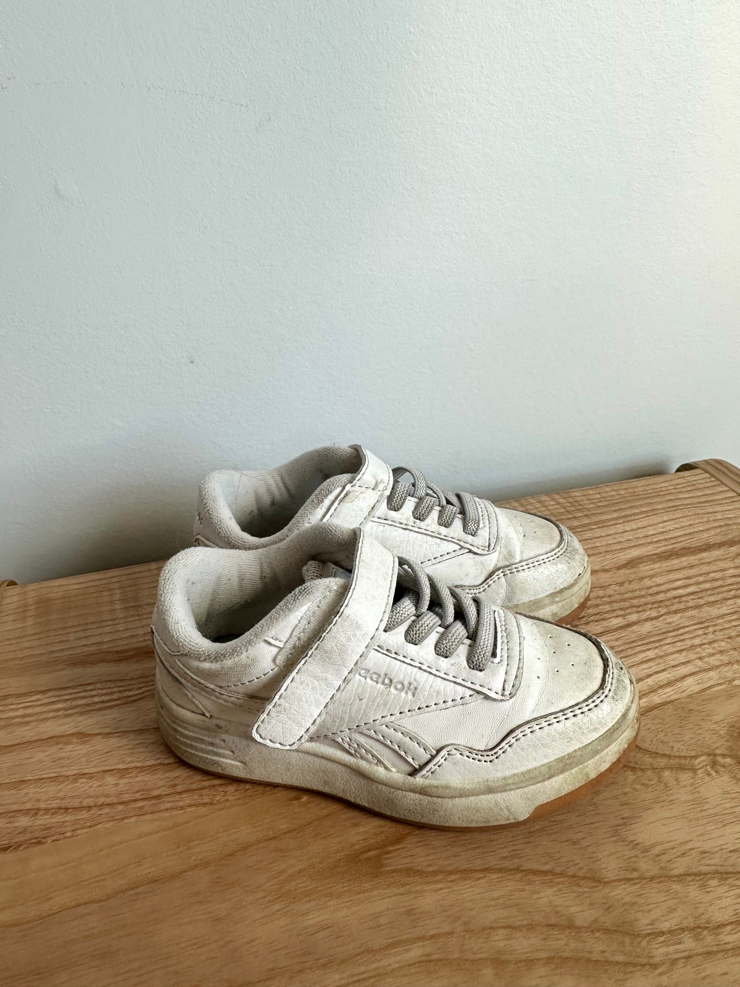 Reebok White Classic Shoes / Size 6 Toddler