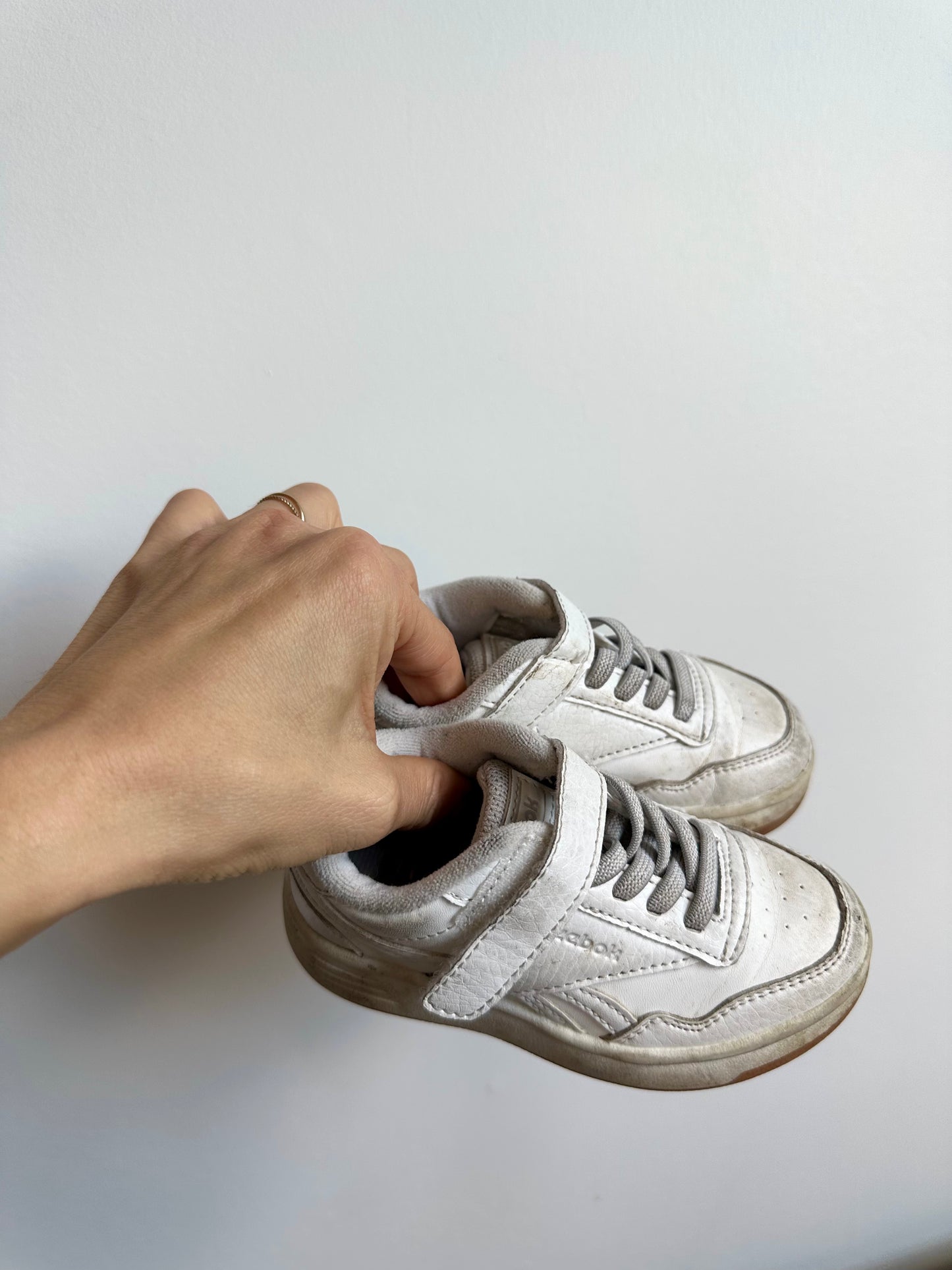 Reebok White Classic Shoes / Size 6 Toddler