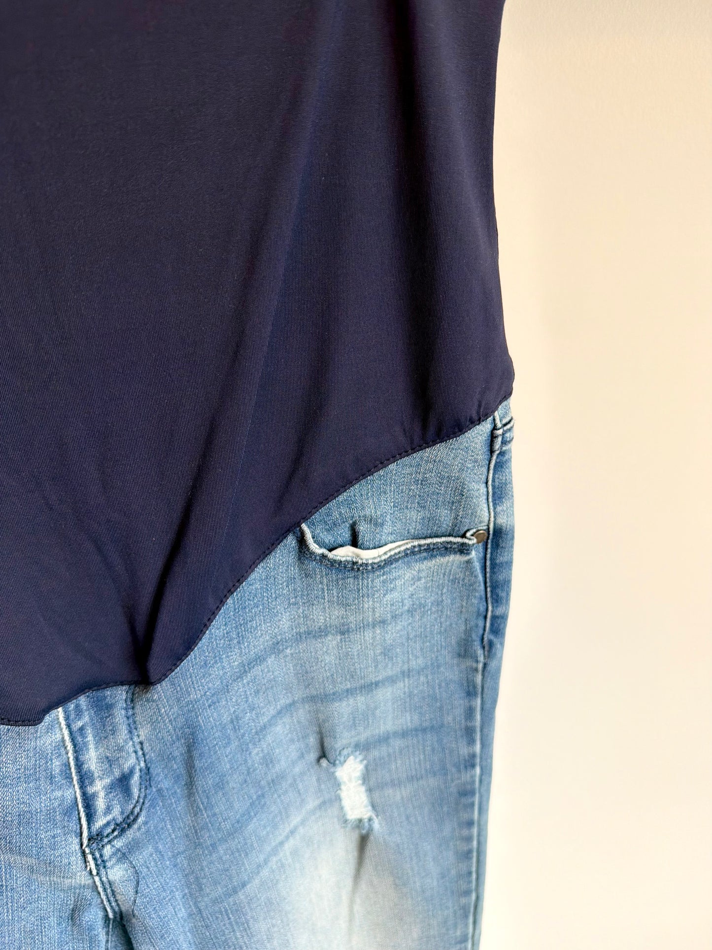 Light Distressed Denim Stretch Maternity Jeggings / 30 (Large)