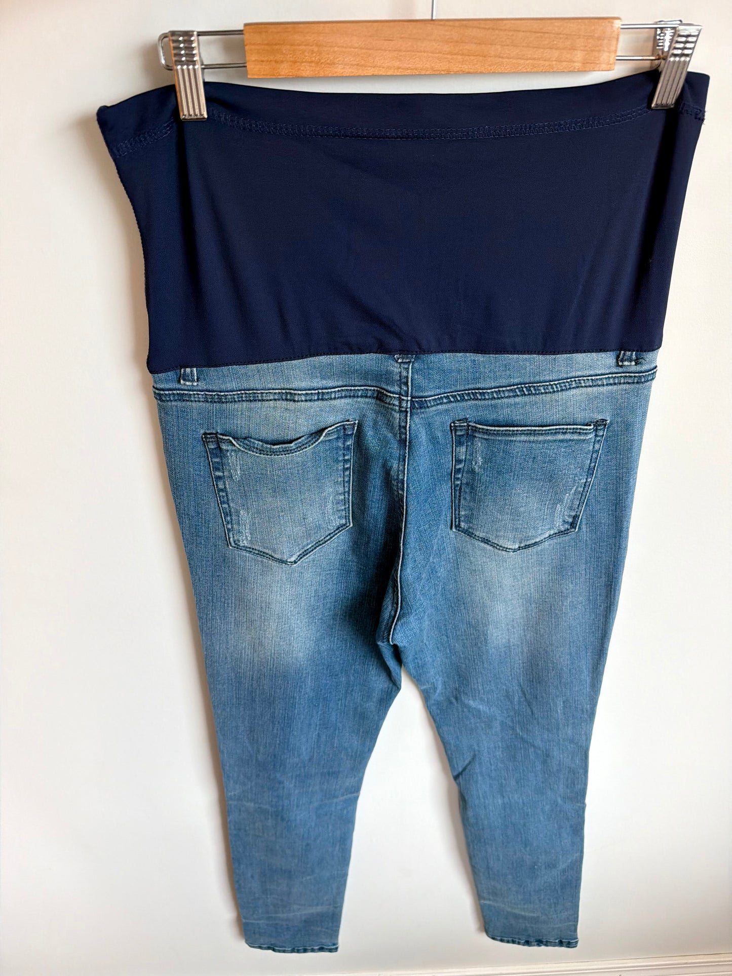 Light Distressed Denim Stretch Maternity Jeggings / 30 (Large)