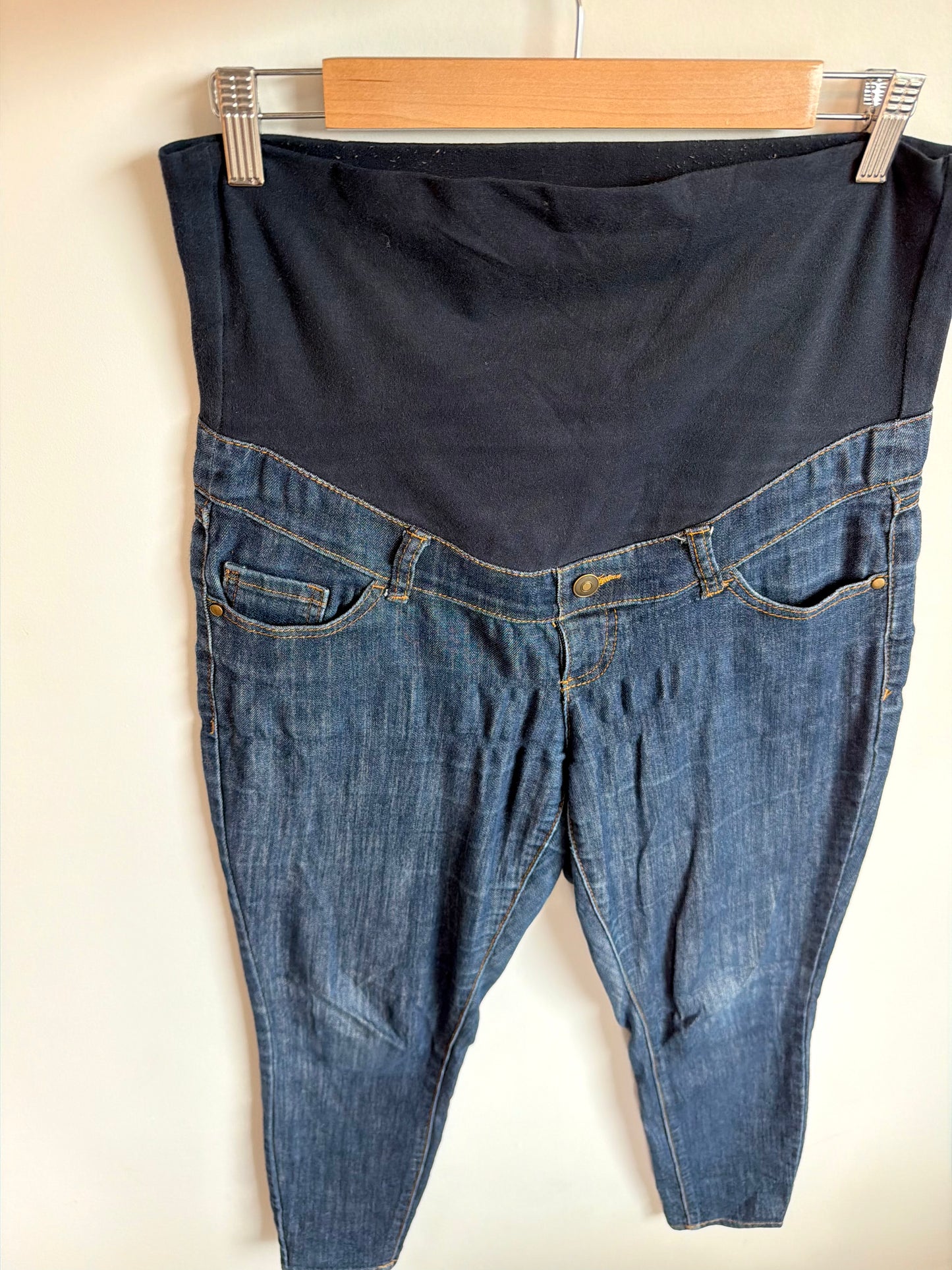 Thyme Regular Fit Jeans / Medium