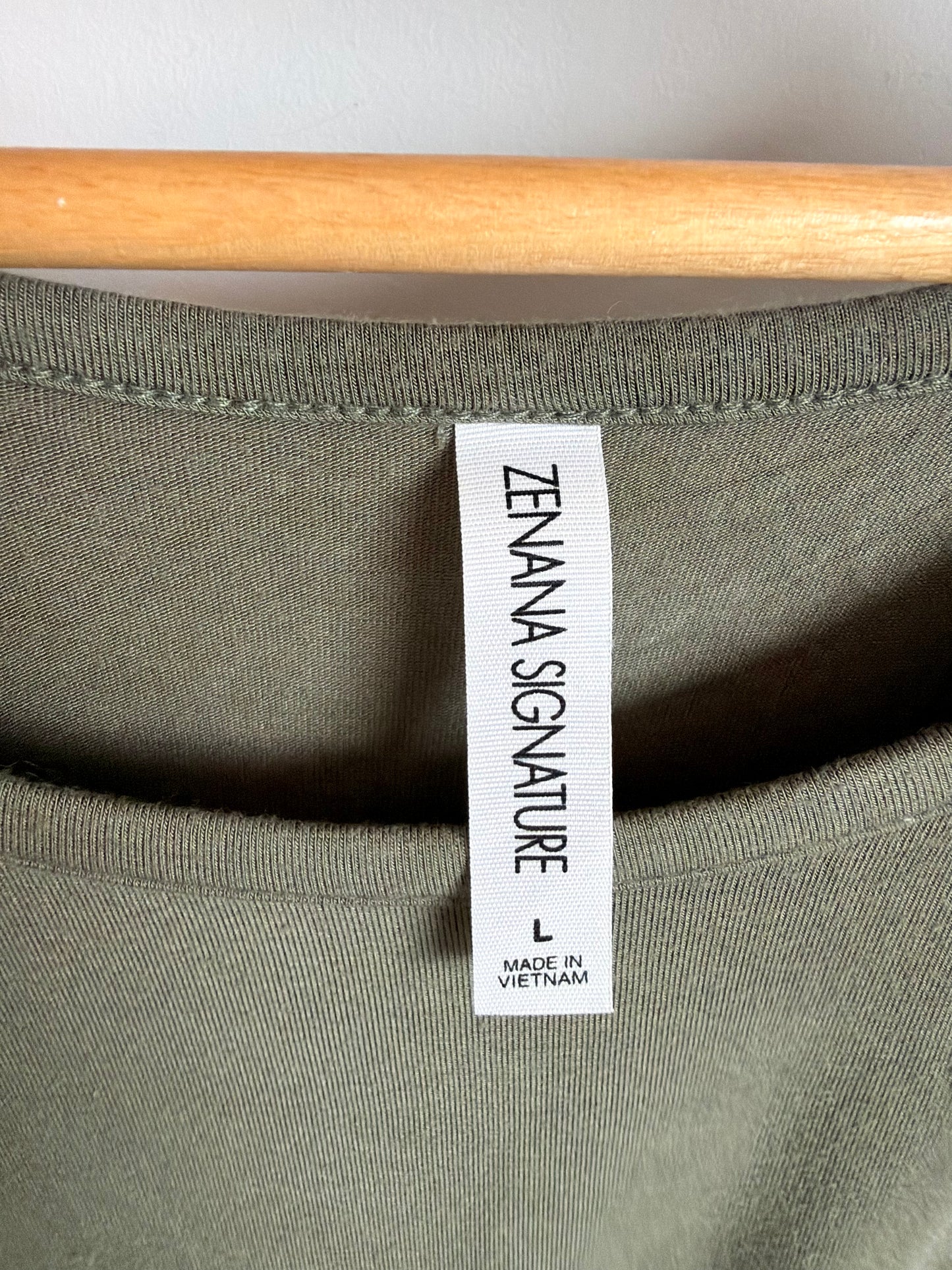 Olive Lace Sleeve T-shirt / Large