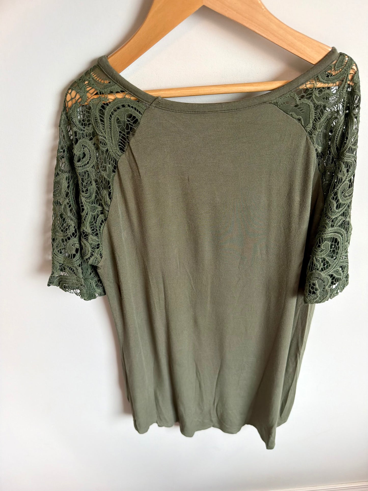 Olive Lace Sleeve T-shirt / Large