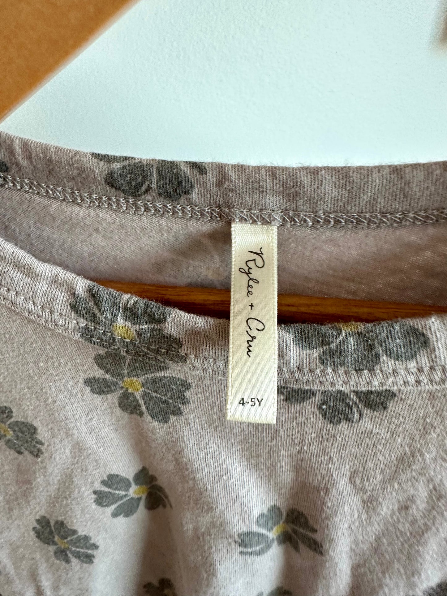 Rylee + Cru Taupe Flower Top + Shorts Set / 4-5 years