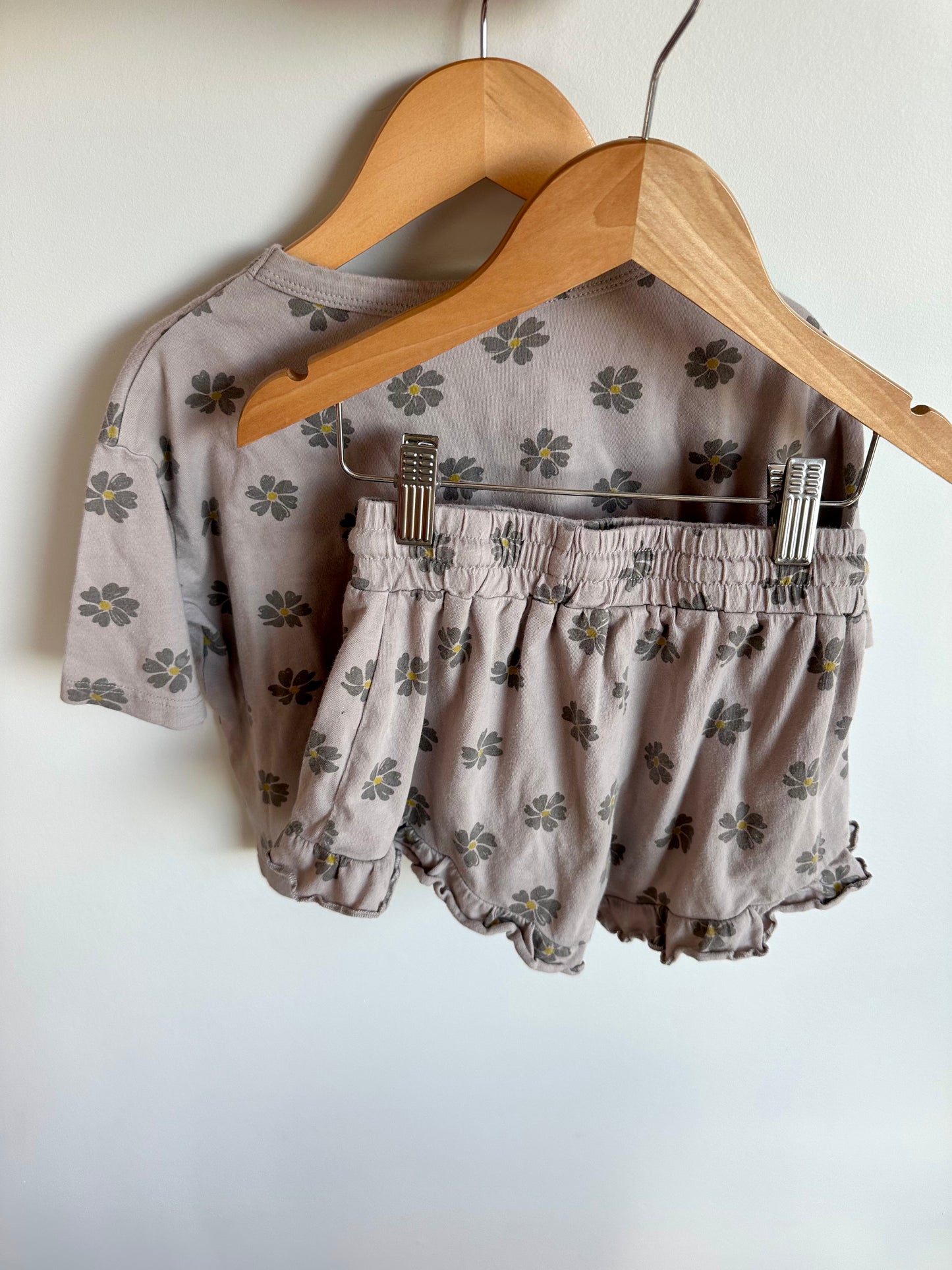 Rylee + Cru Taupe Flower Top + Shorts Set / 4-5 years