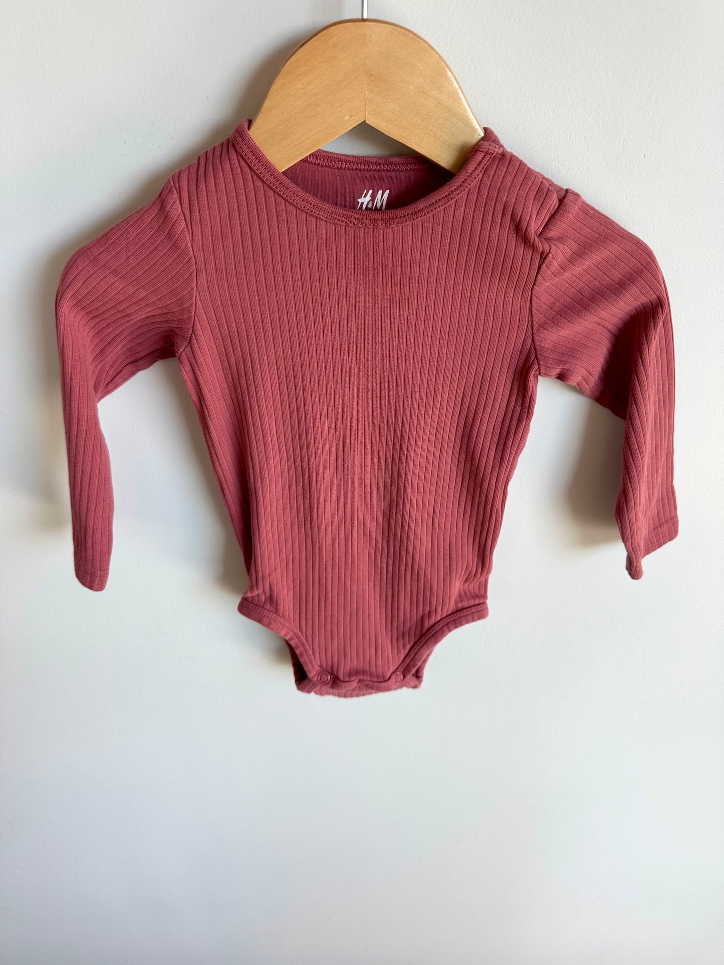 H&M Organic Blush Ribbed Bodysuit / 9-12m