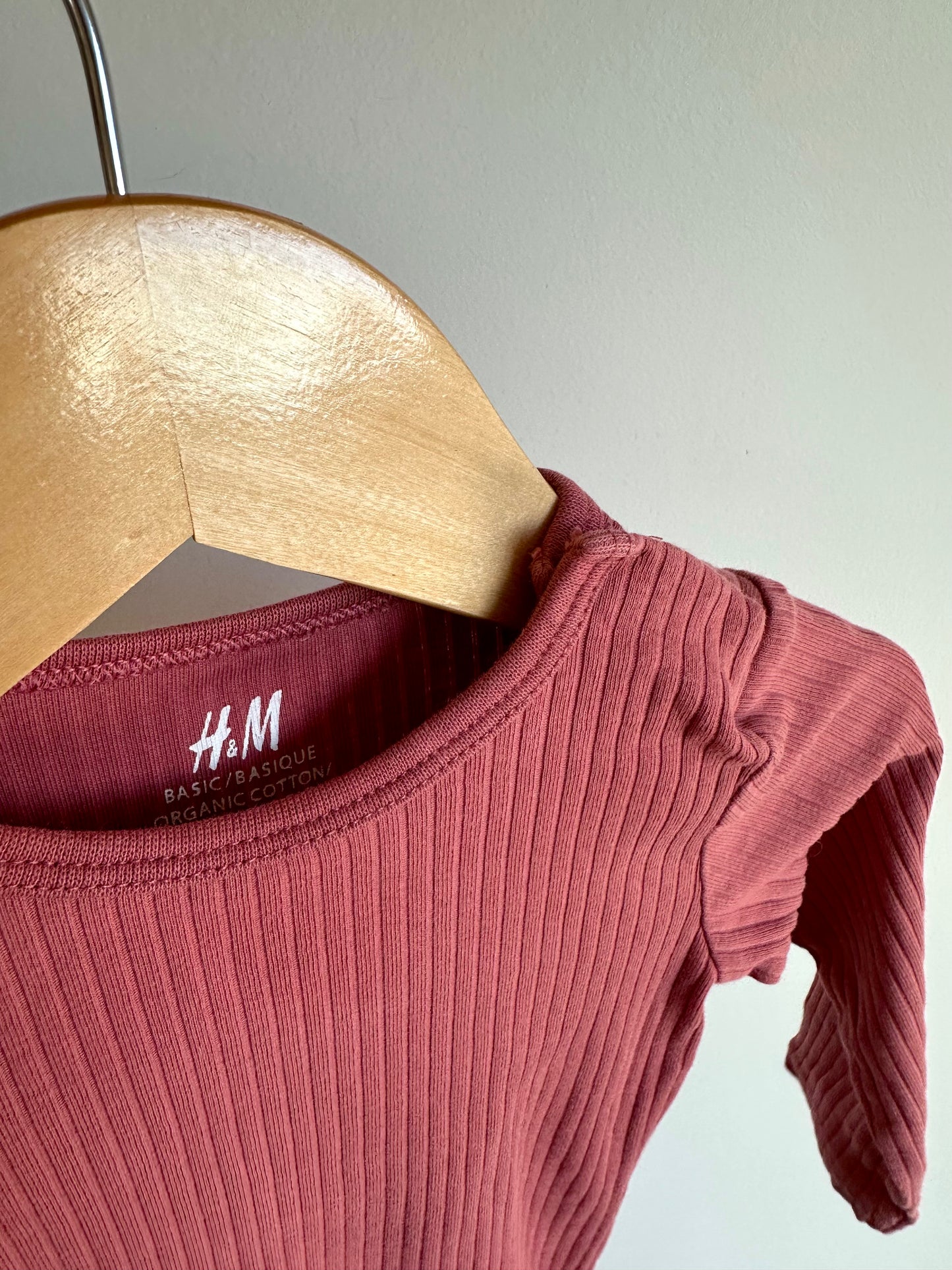 H&M Organic Blush Ribbed Bodysuit / 9-12m