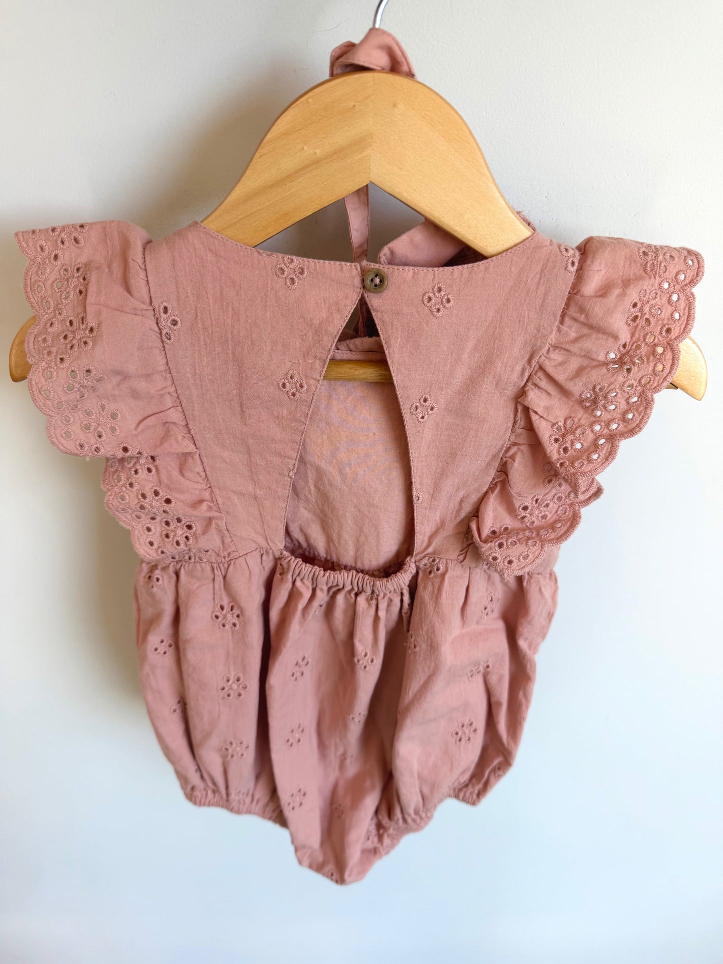 Blush Eyelet Bubble Romper + Hat / 12-18m