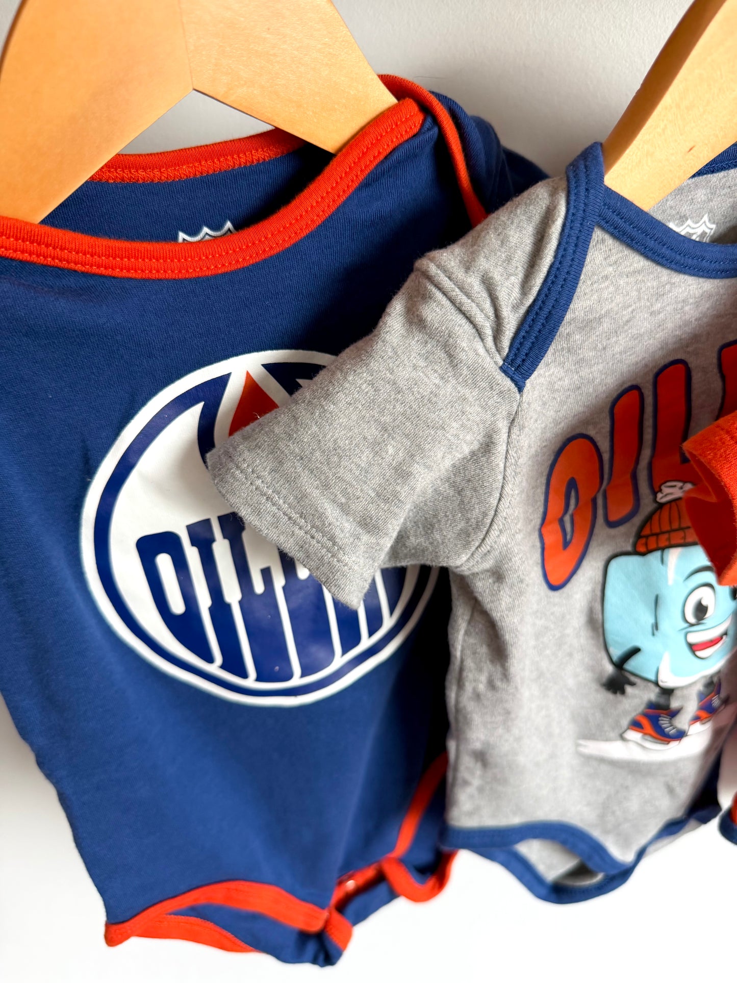 Oilers Hocket Bodysuits (3) / 12m