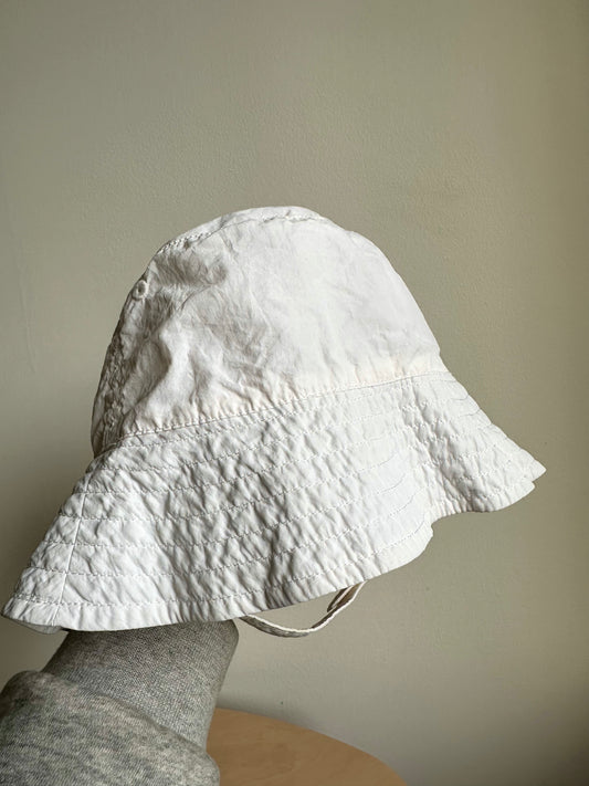 White Sun Hat / 12-24m?