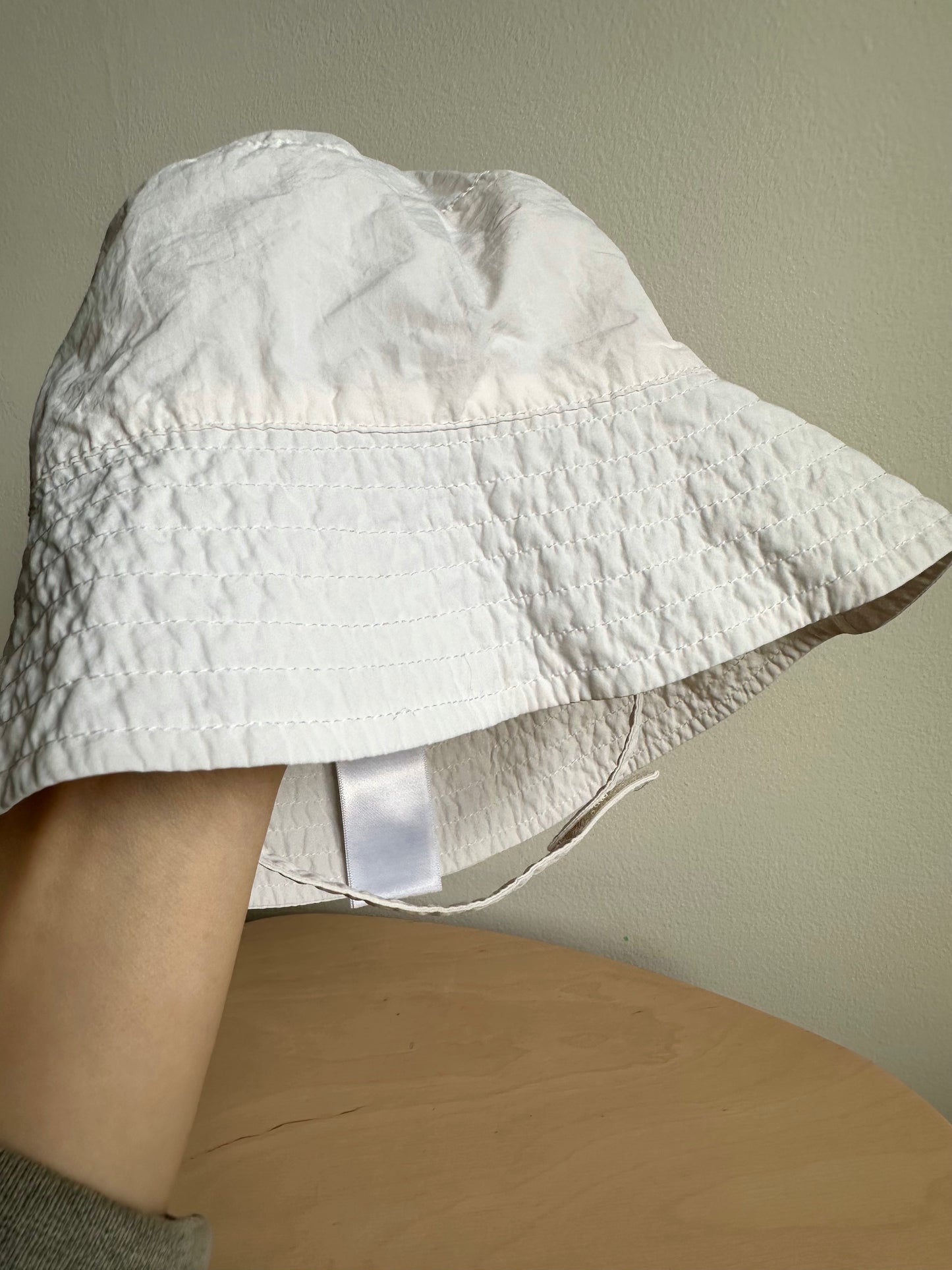 White Sun Hat / 12-24m?