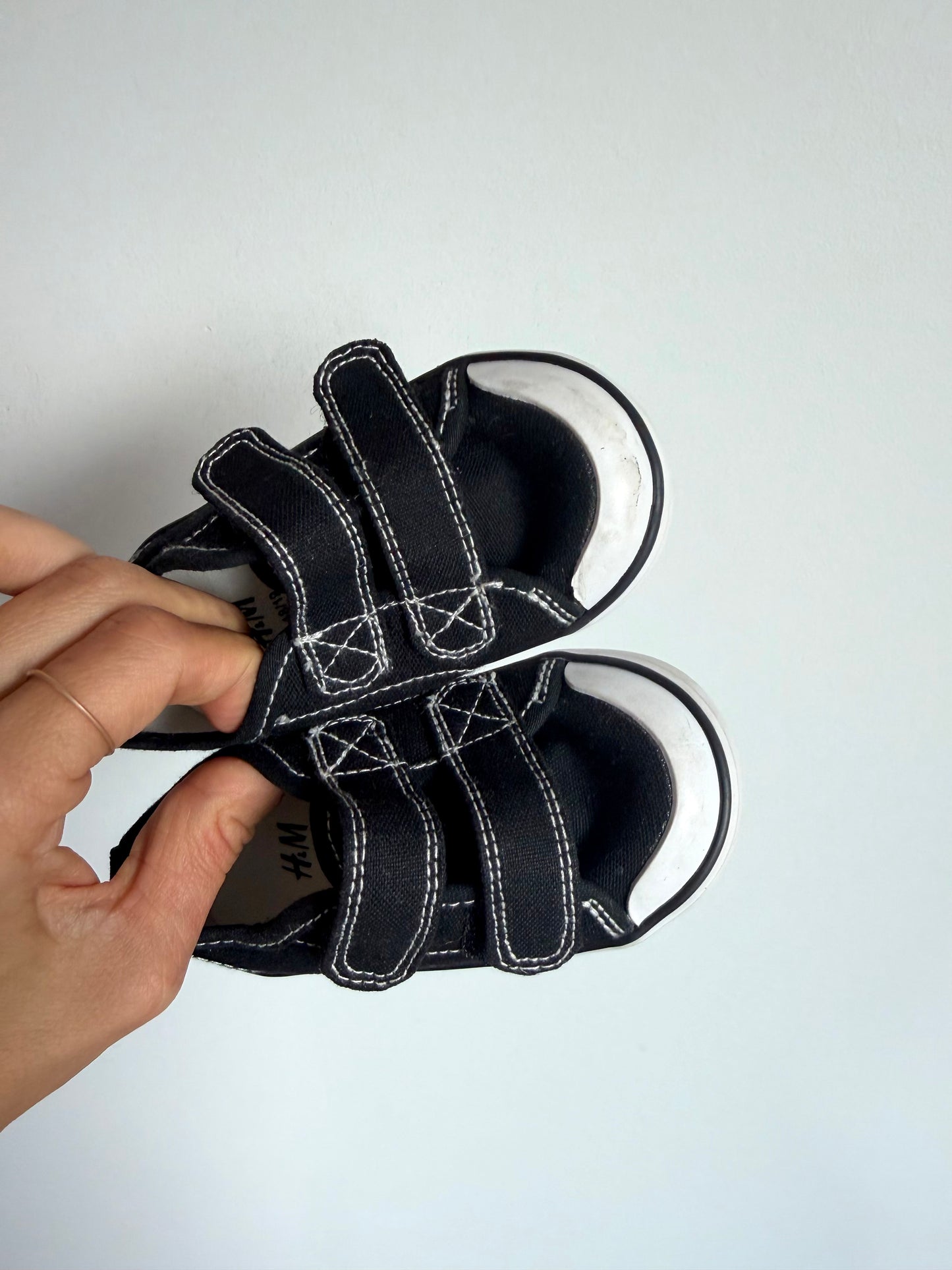 H&M Black and White Velcro Shoes / Size 2-3 Infant