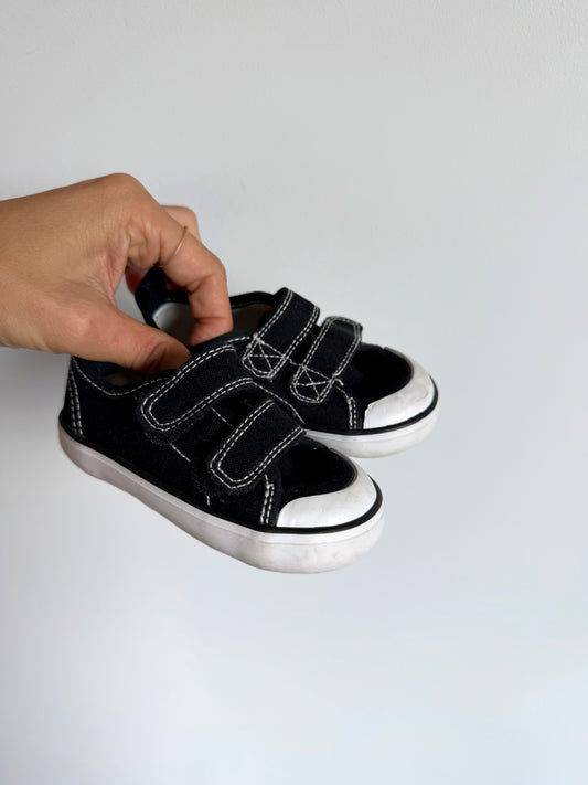 H&M Black and White Velcro Shoes / Size 2-3 Infant