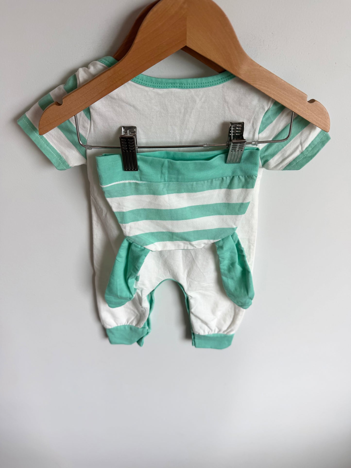 My 1st Easter Jumpsuit + Hat / 3-6m?