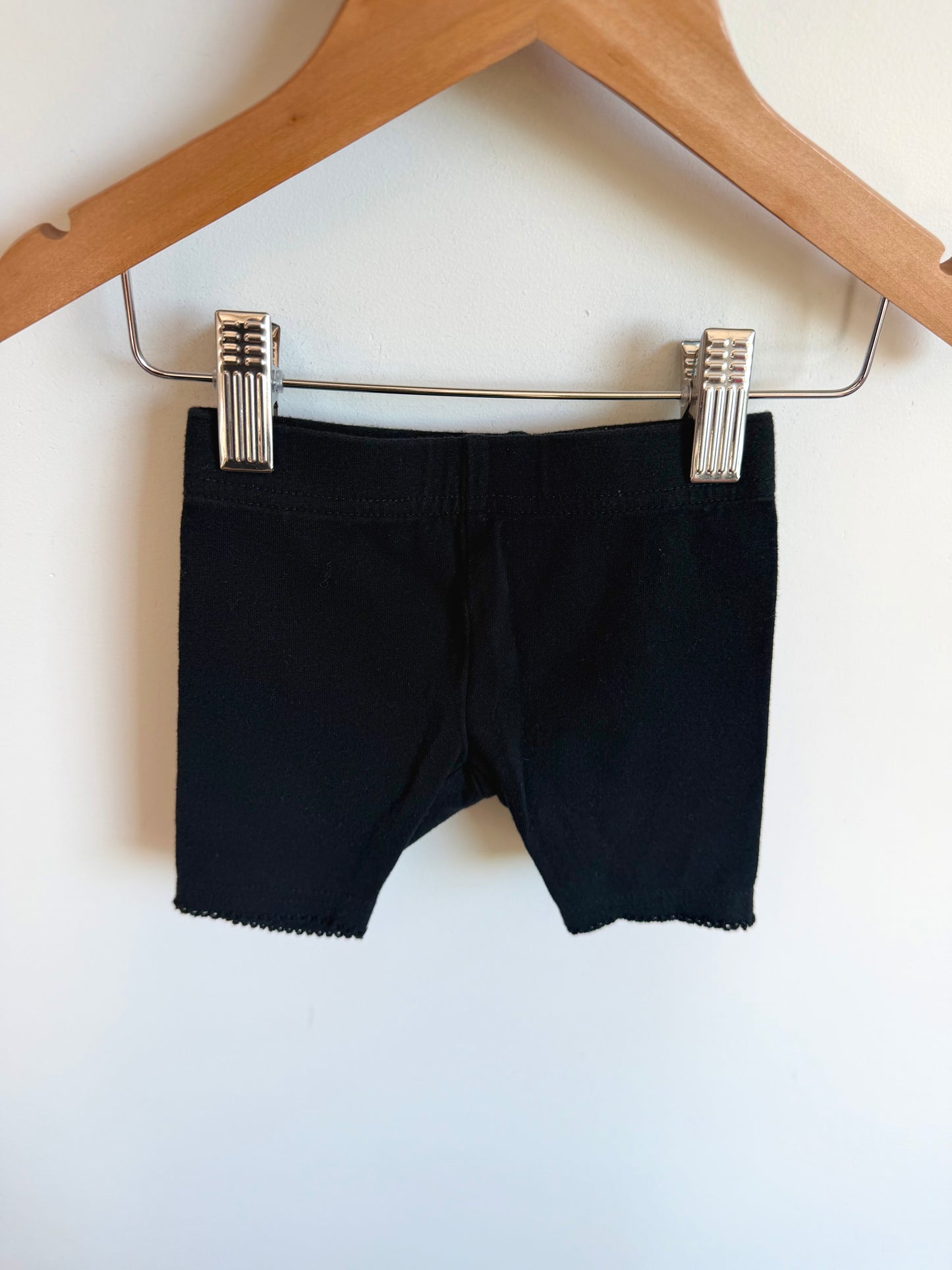Black Lace Hem Shorts / 6-12m