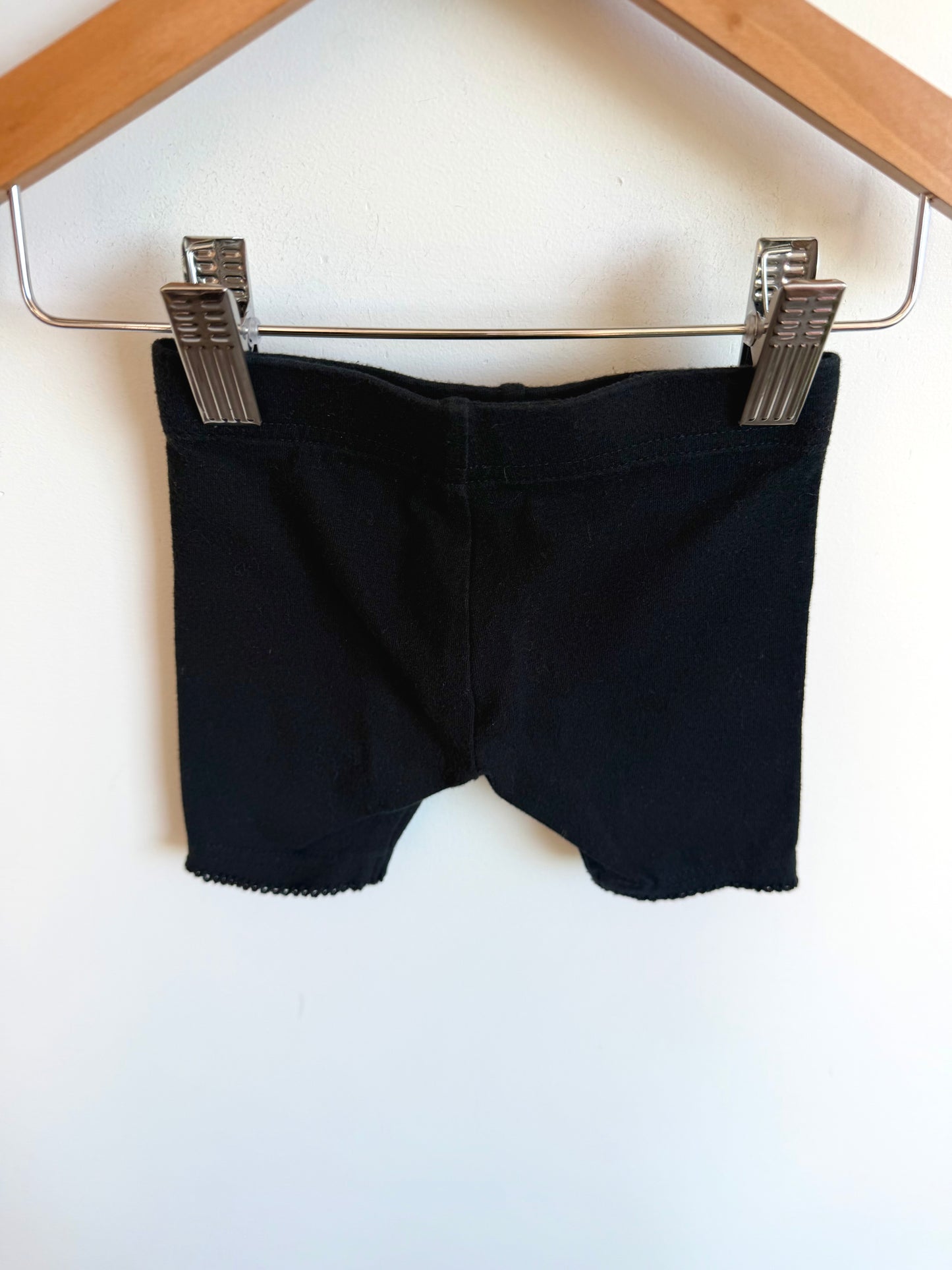 Black Lace Hem Shorts / 6-12m