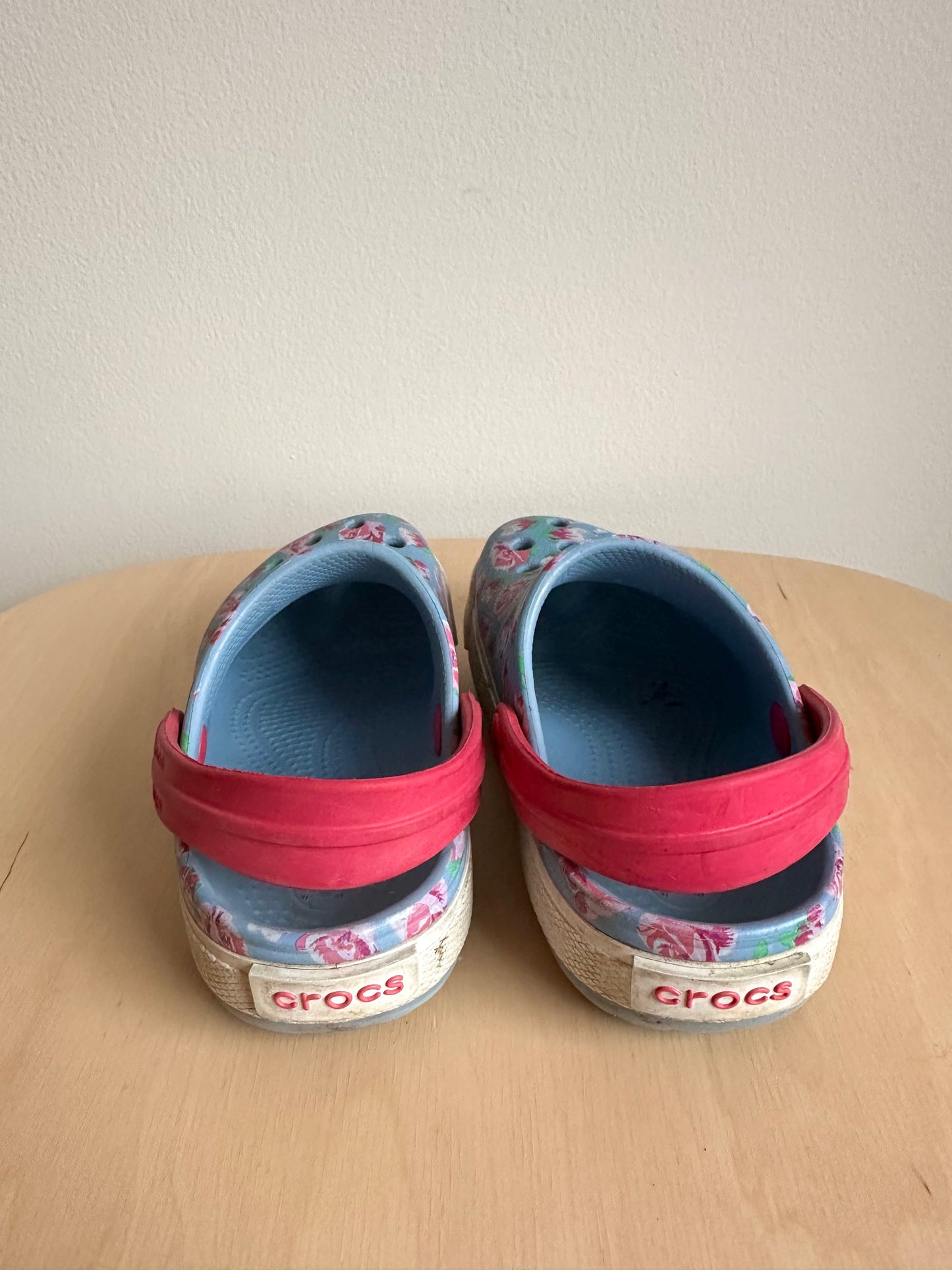 Rose Crocs / Size 6-7 Toddler