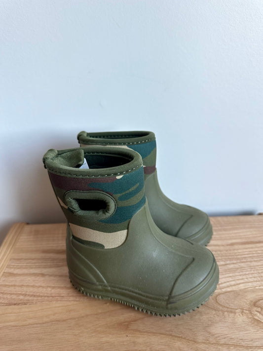 Camo Green Boots / Size 4 Toddler