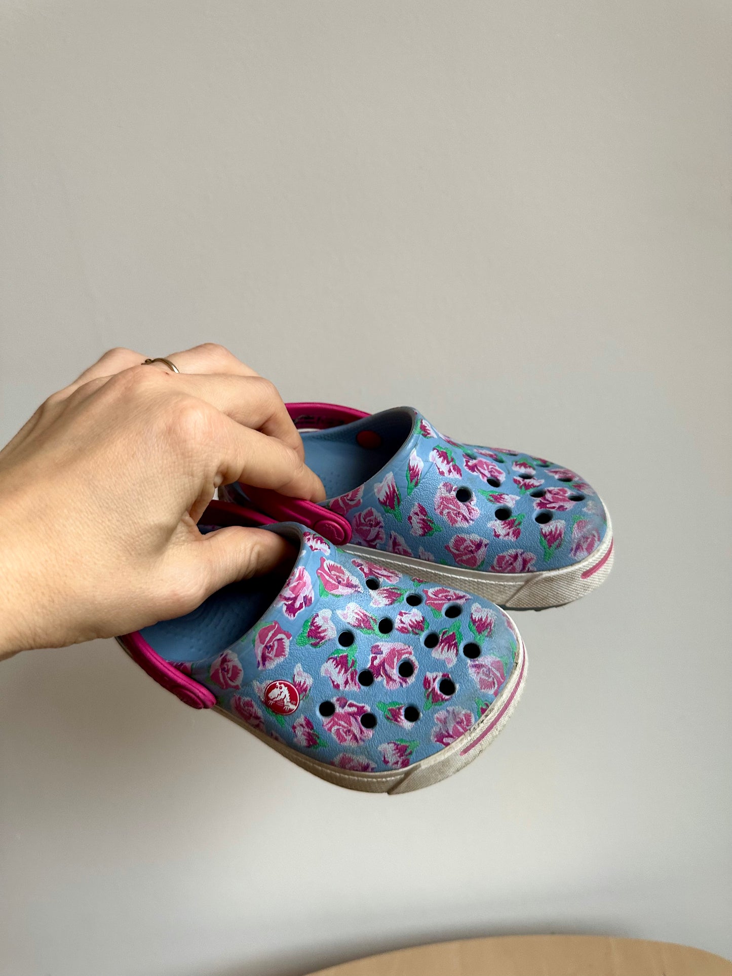 Rose Crocs / Size 6-7 Toddler