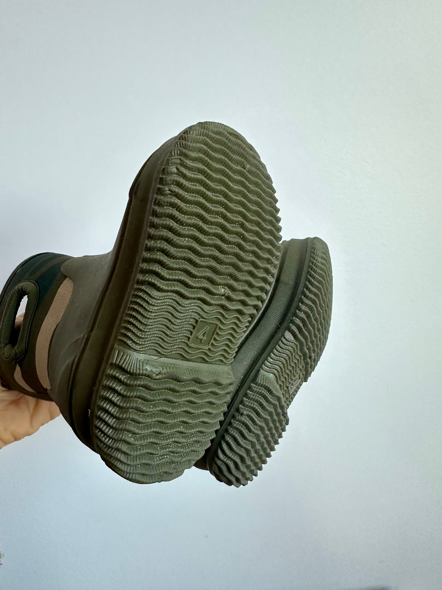 Camo Green Boots / Size 4 Toddler