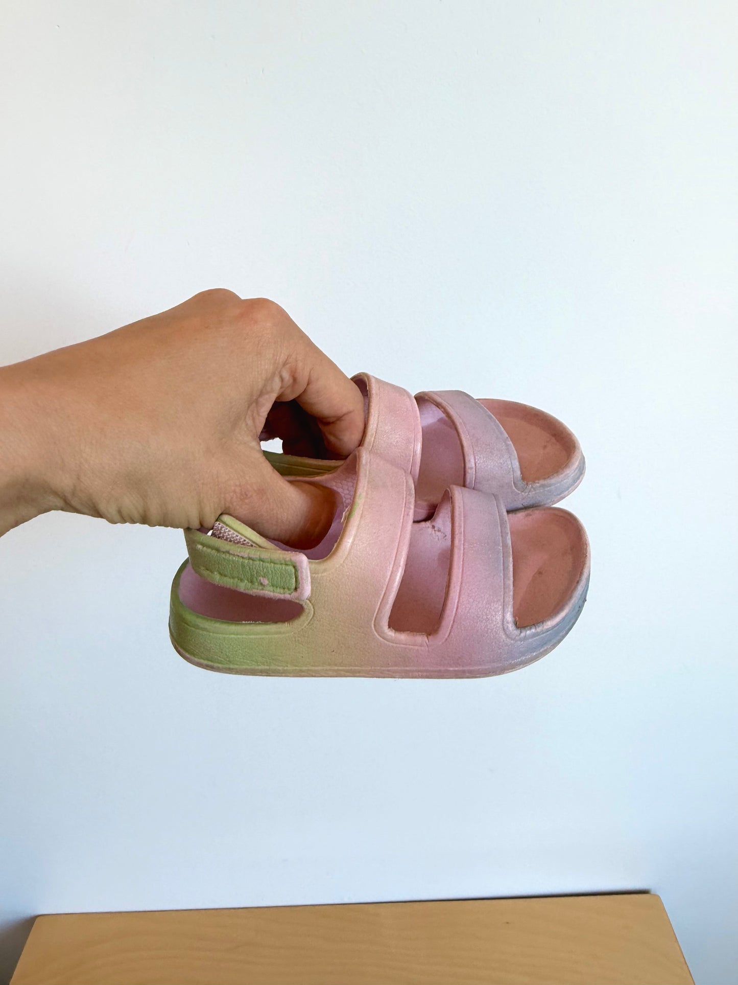 Strap Ombre Sandals / Size 5 Toddler