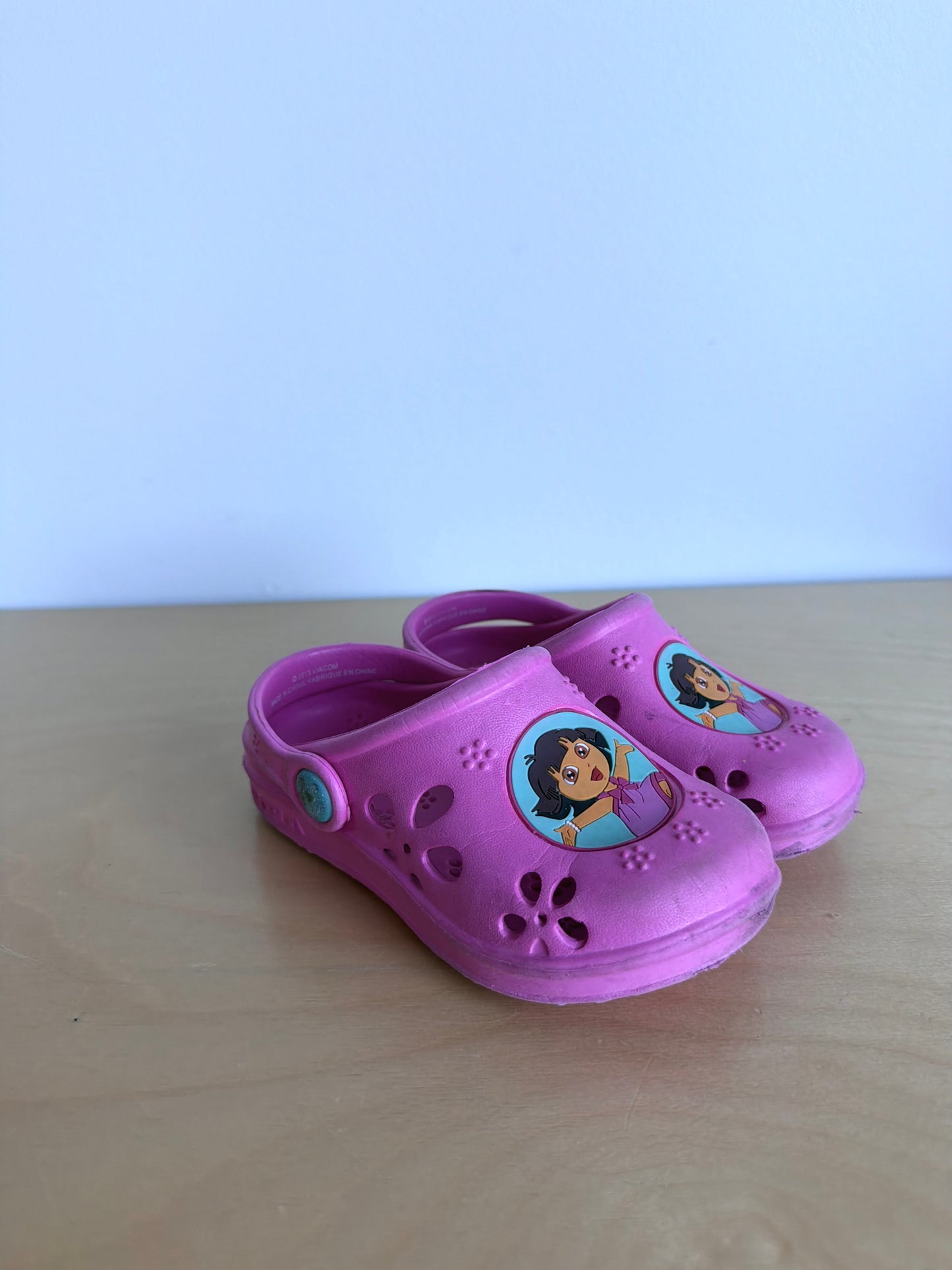 Dora Pink Sandals / Size 7-8 toddler