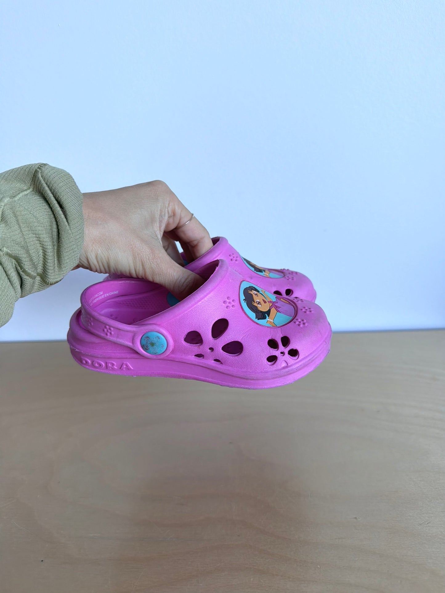 Dora Pink Sandals / Size 7-8 toddler