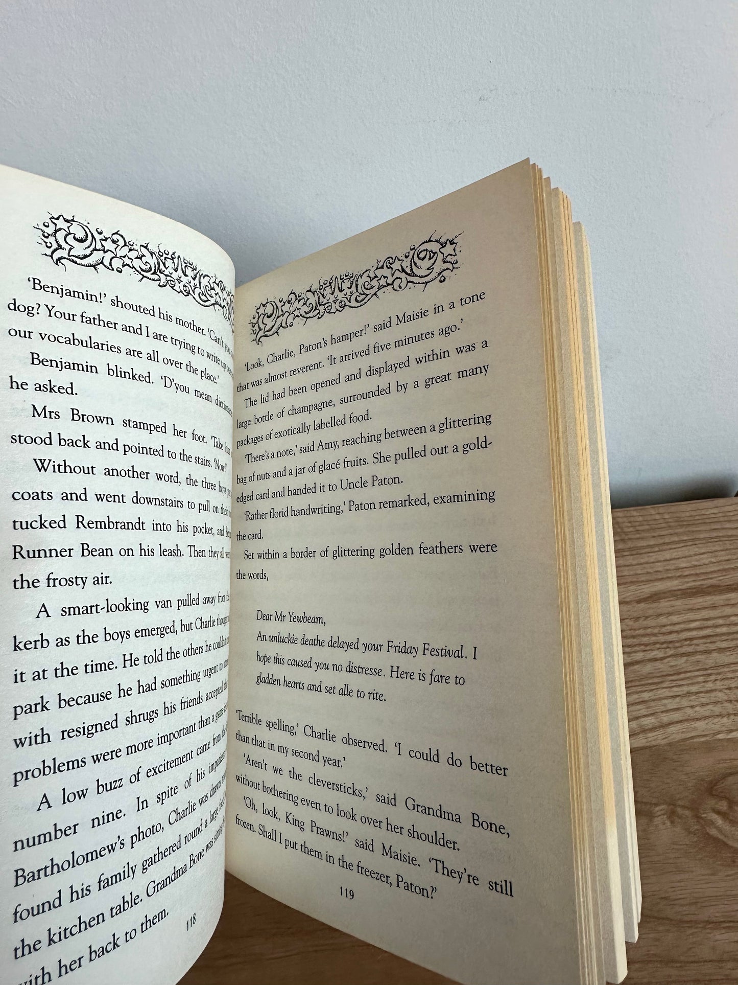 Charlie Bone and the Hidden King Book / 9-12 years