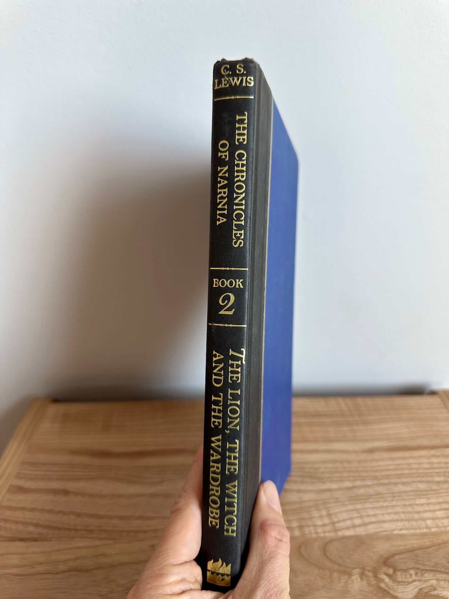 The Lion, the Witch and the Wardrobe Book / 8-12 years