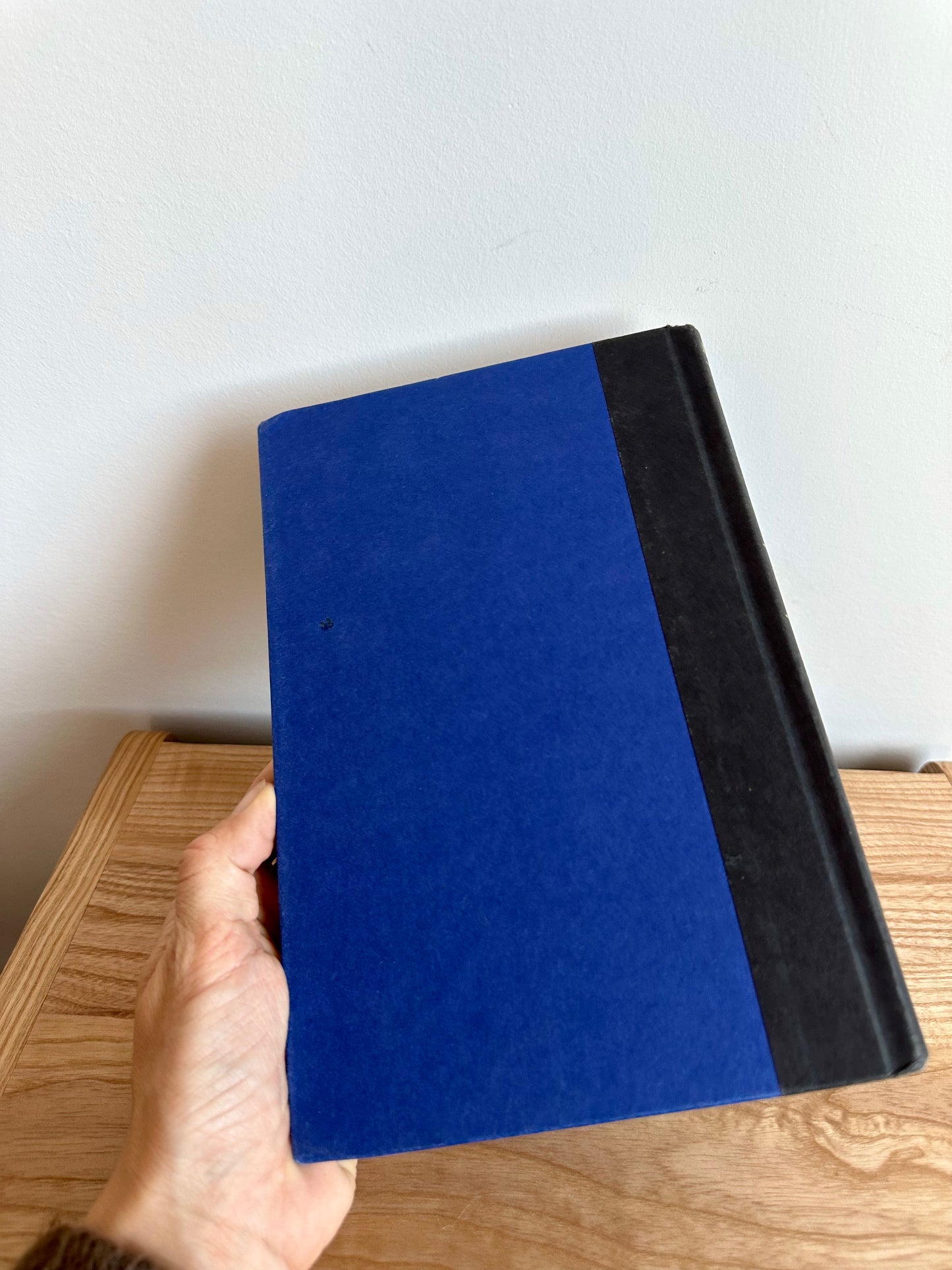 The Lion, the Witch and the Wardrobe Book / 8-12 years