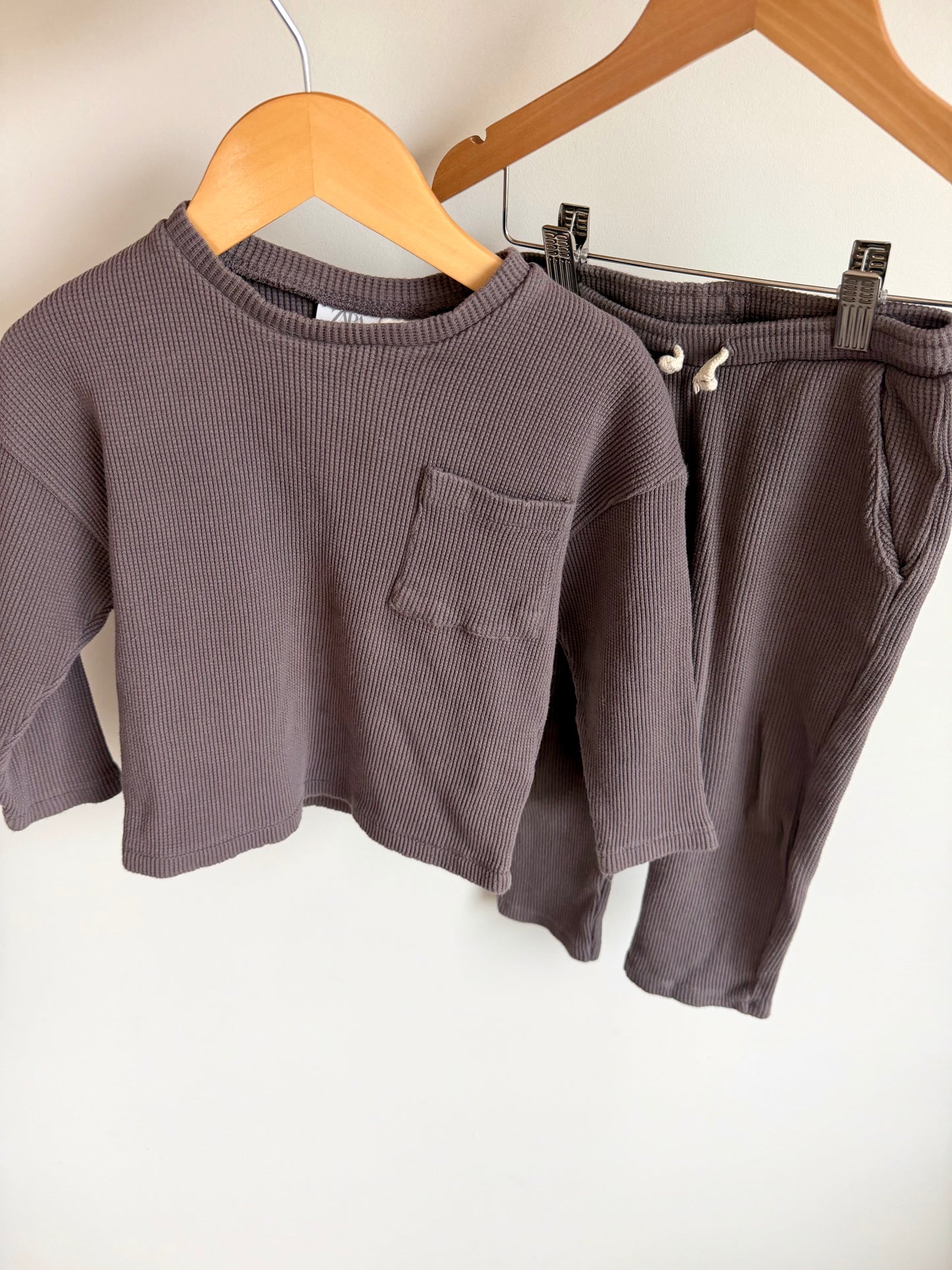 Zara Taupe Waffle Knit Long Sleeve + Pants Set / 3-4 years