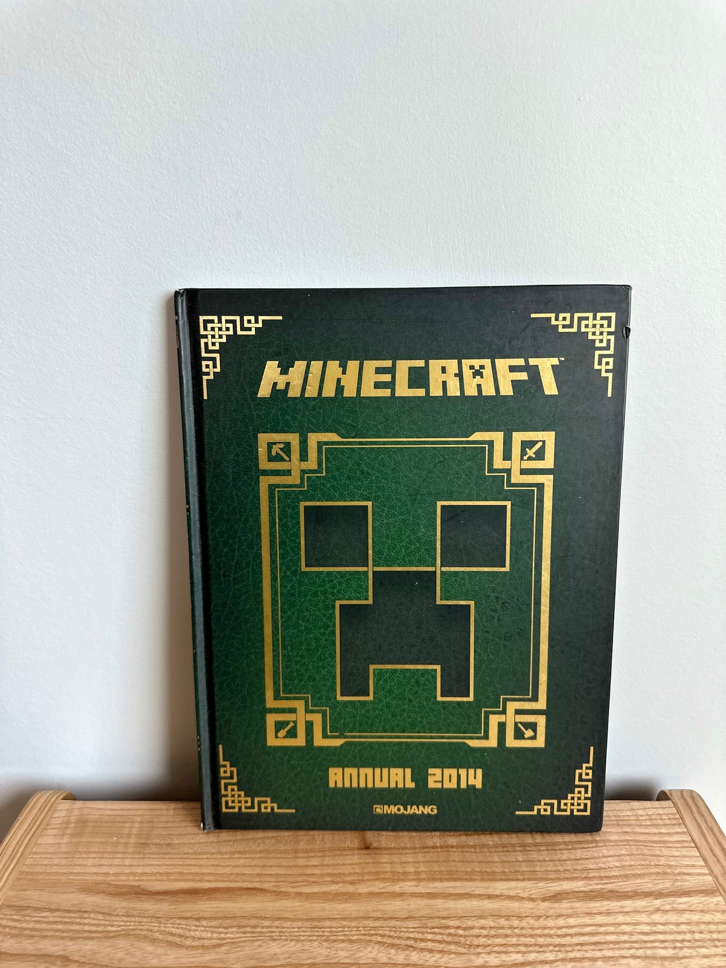 Minecraft Annual 2014 Book / 9-12 years (No Shipping)