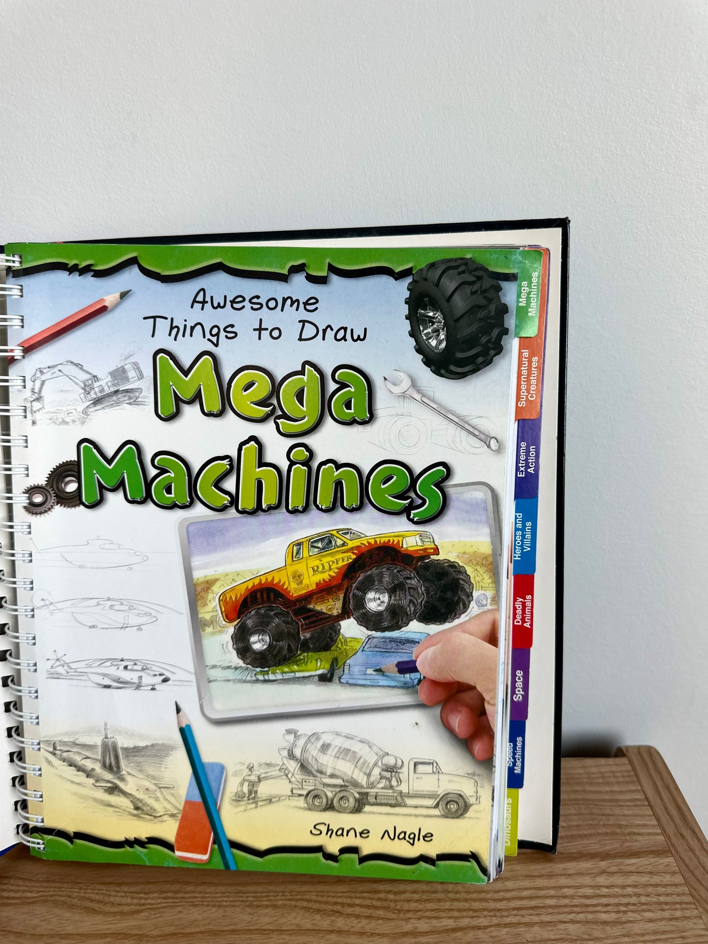 Awesome things to Draw Book / 6-12 years (No Shipping)
