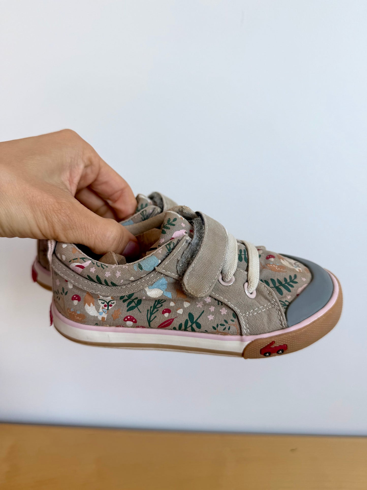 See Kai Run Canvas Woodlands Sneaker / Size 9 Toddler