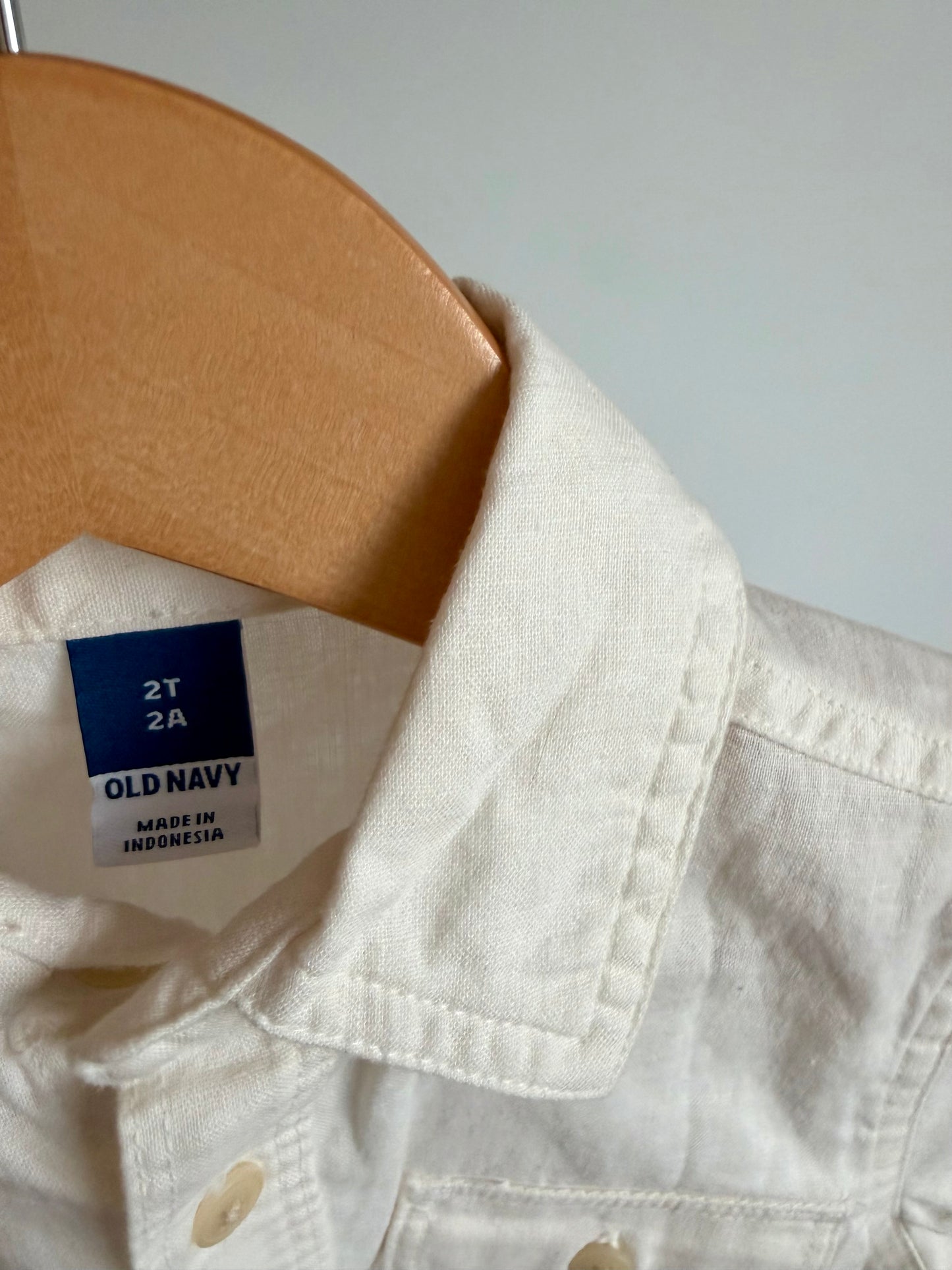 White Button Up T-shirt / 2T