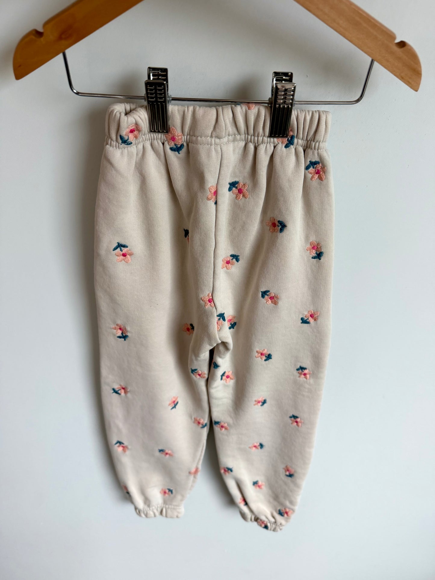 Zara Cream Daisy Embroidered Joggers / 6 years