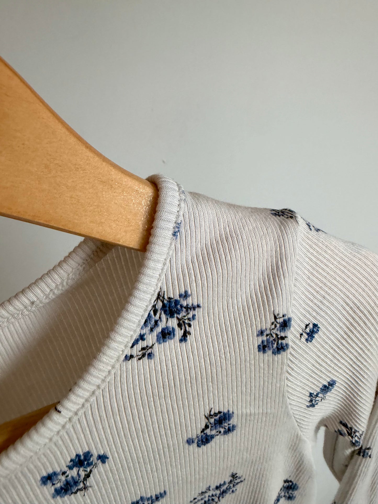 H&M Ribbed Blue Flower Cluster Long-sleeve / 4-6 years