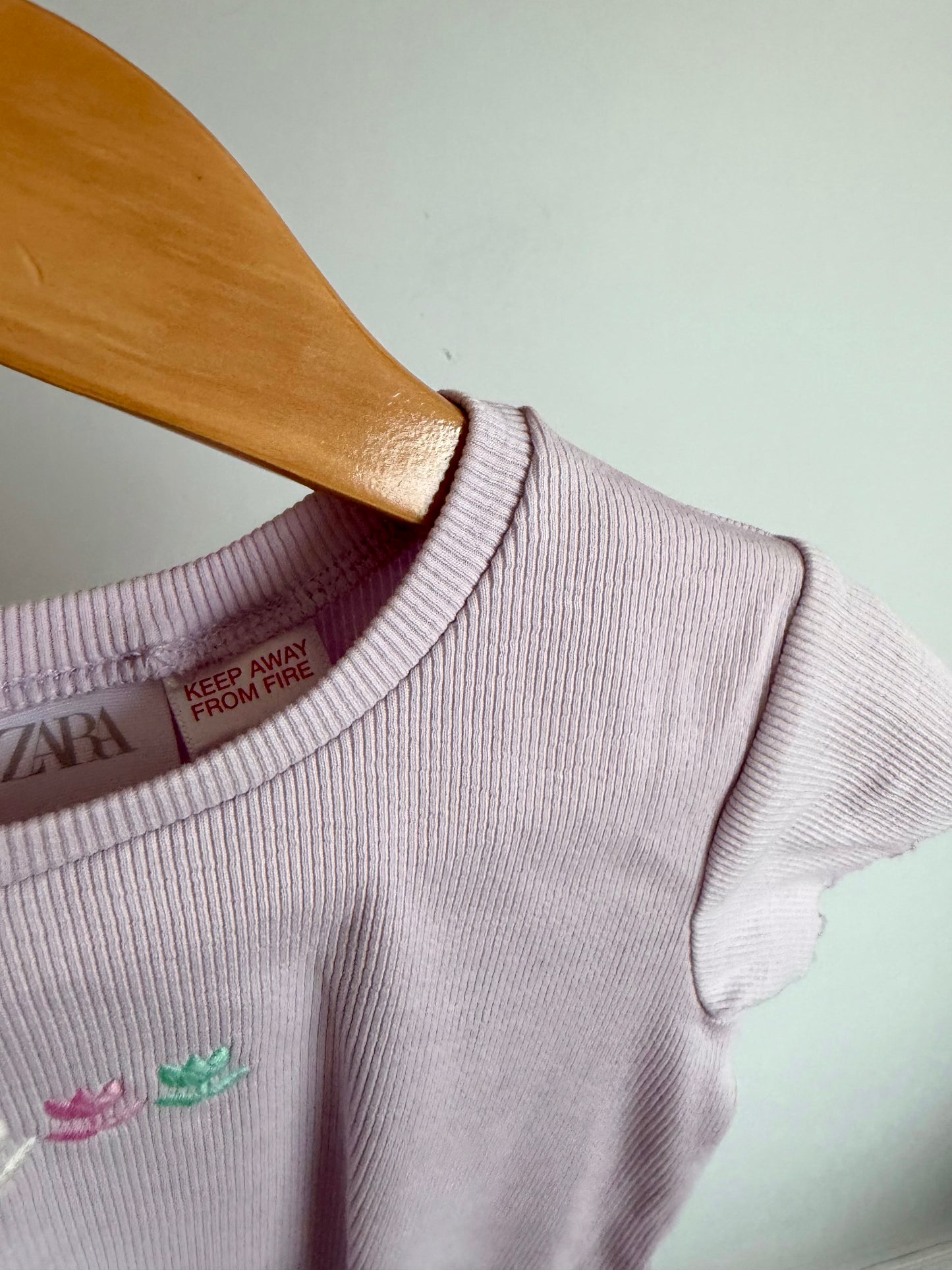 Zara Ribbed Tulip Embroidered T-shirt (PLAY) / 5 years