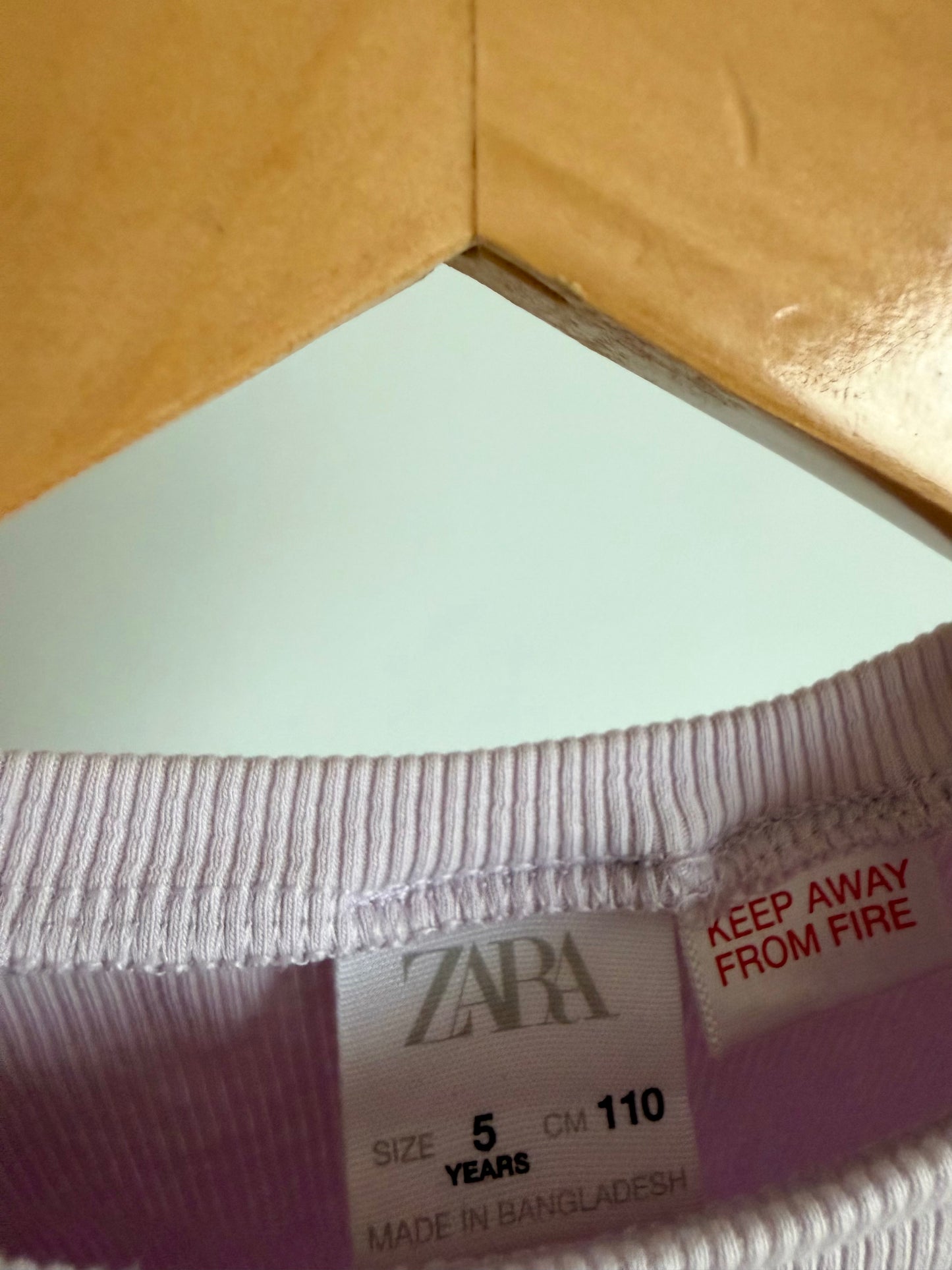 Zara Ribbed Tulip Embroidered T-shirt (PLAY) / 5 years