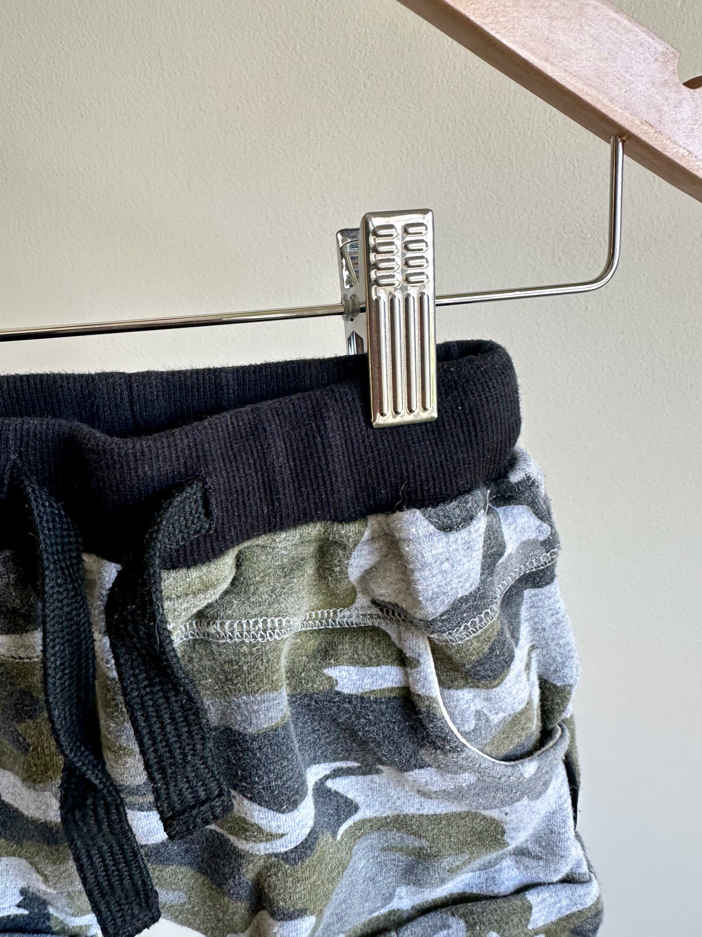 Little Bipsy Camo Shorts / 12-18m