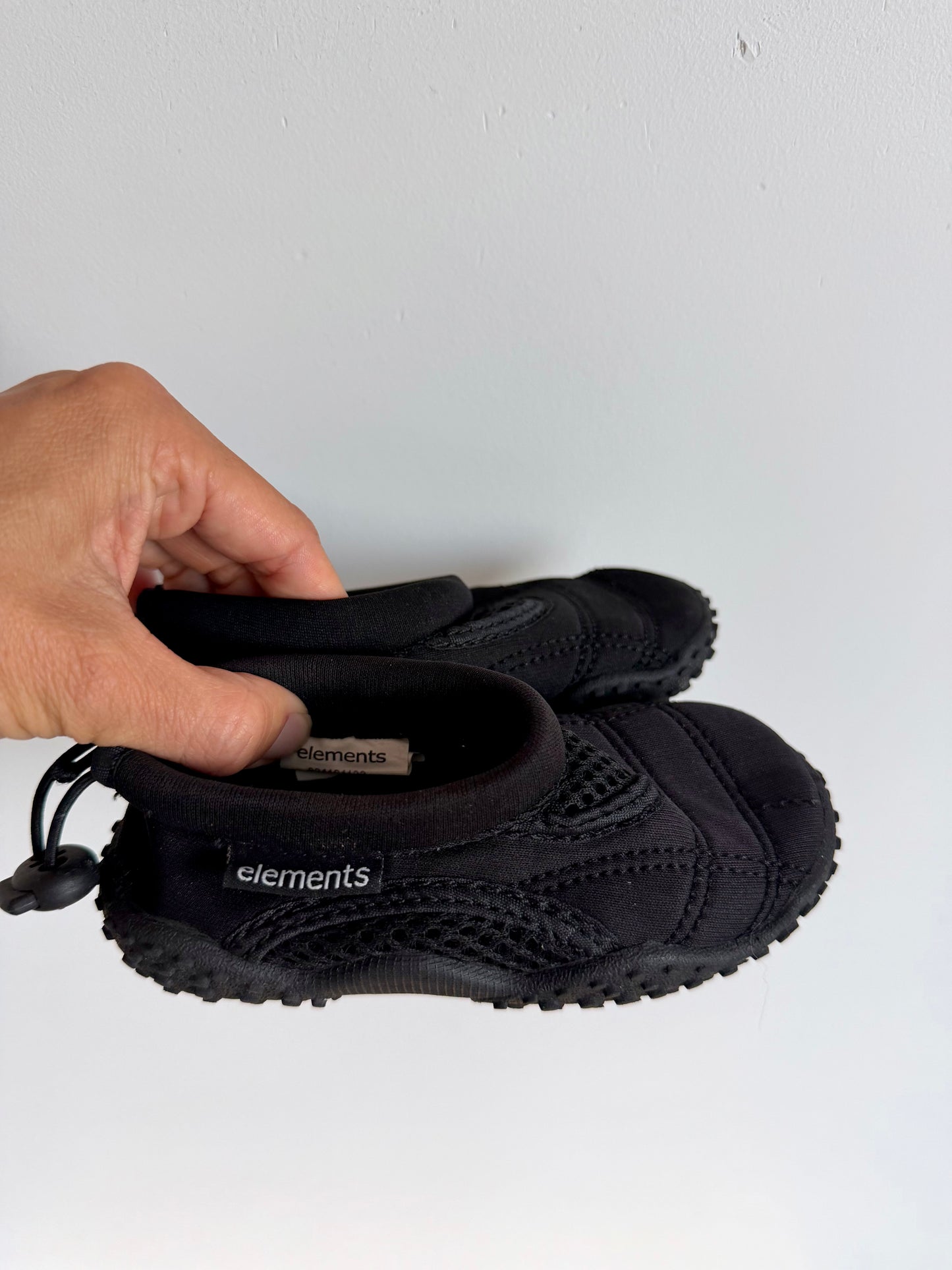 Black Water Shoes / Size 7 Toddler
