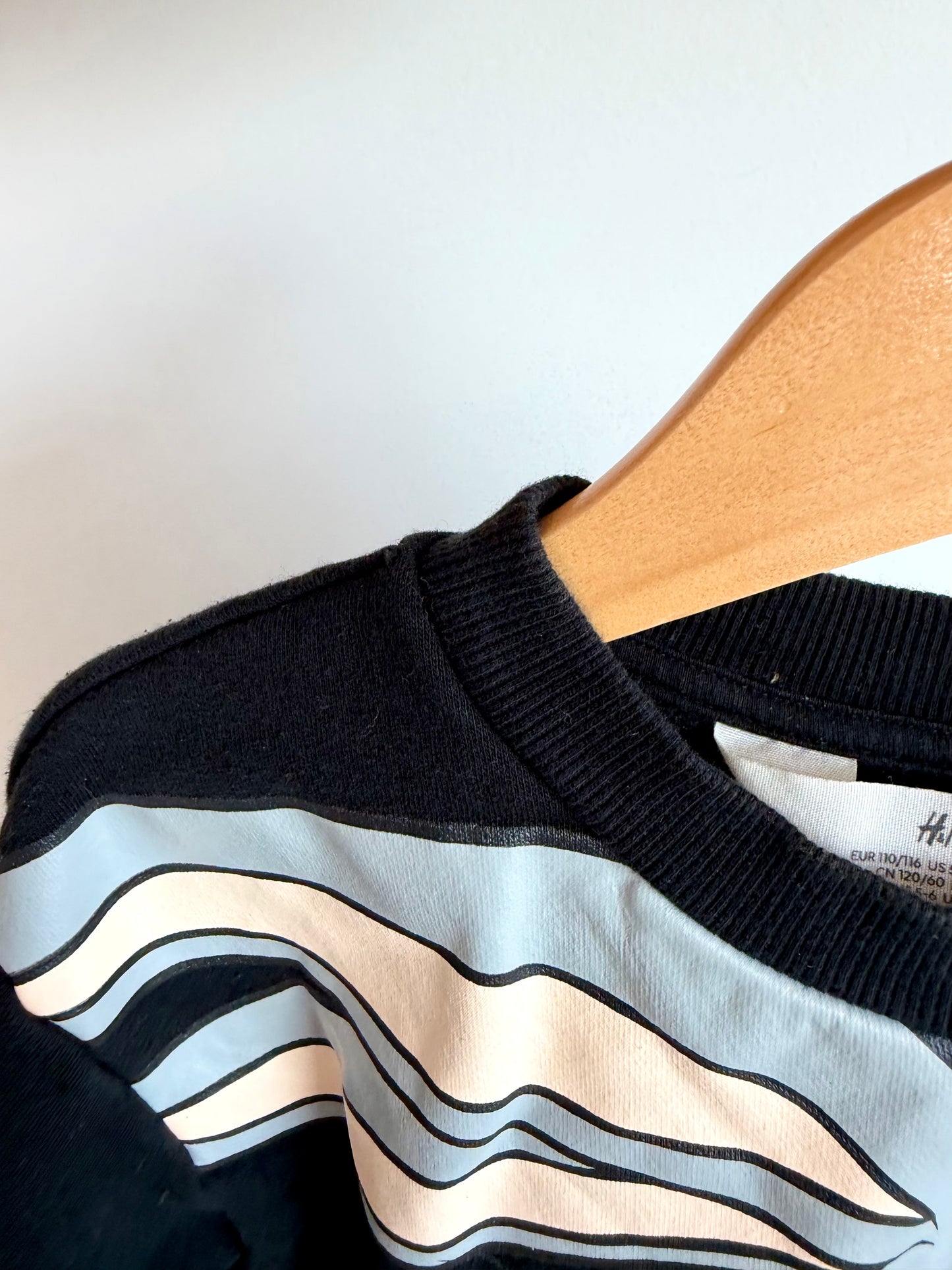 H&M Bugs Bunny Crewneck / 4-6 years