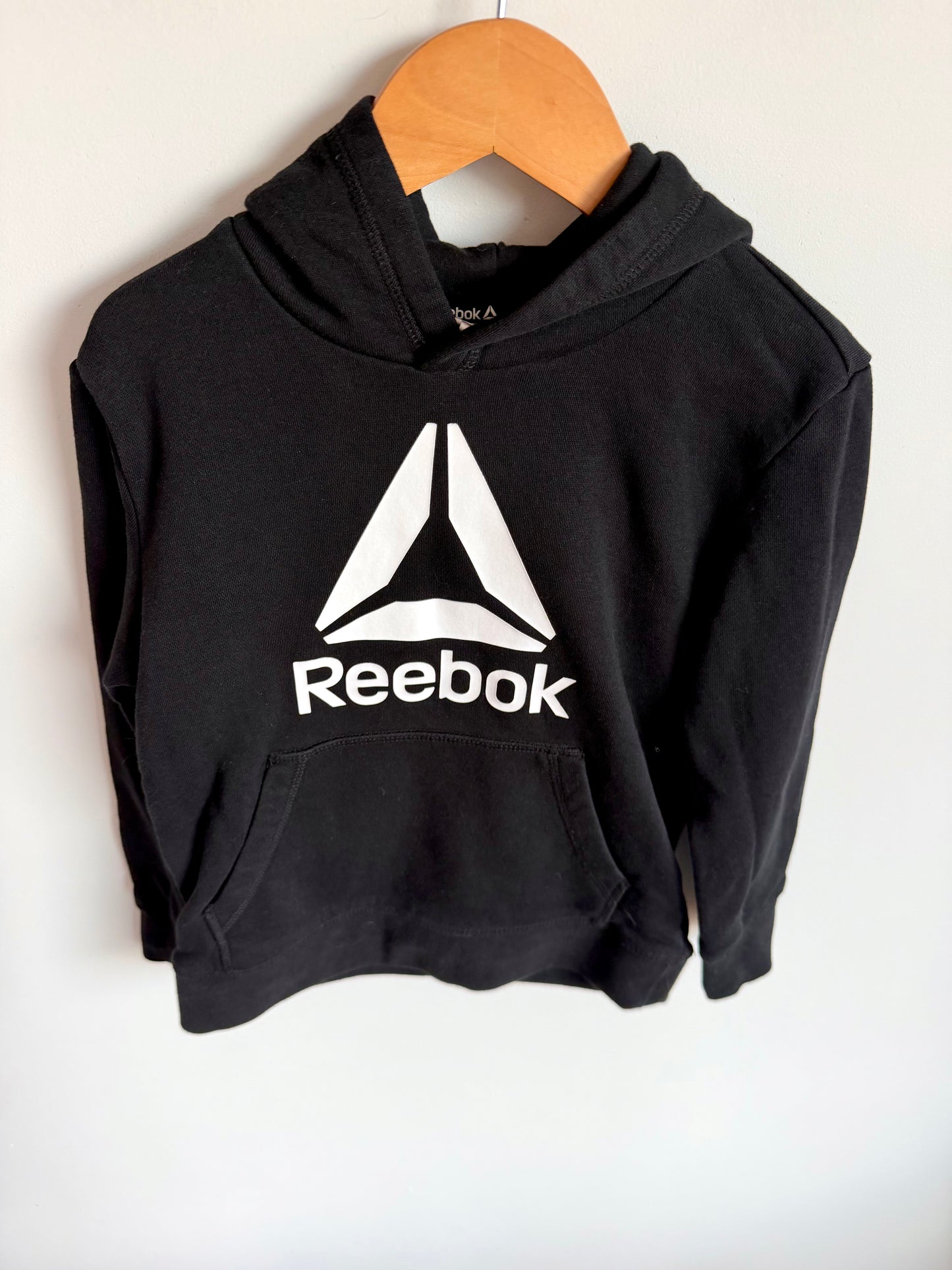Reebok Black Hoodie / 4-5 years