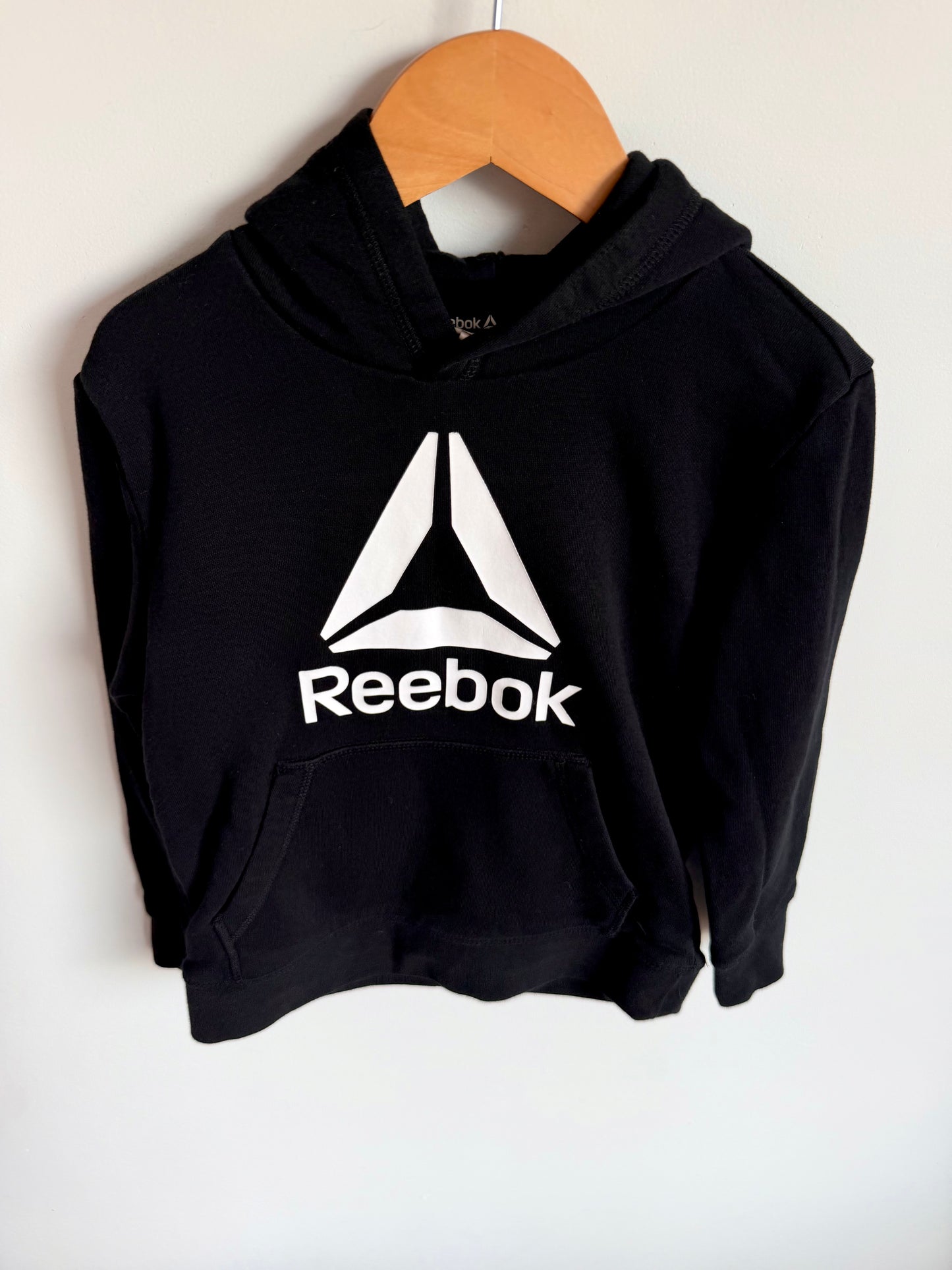 Reebok Black Hoodie / 4-5 years
