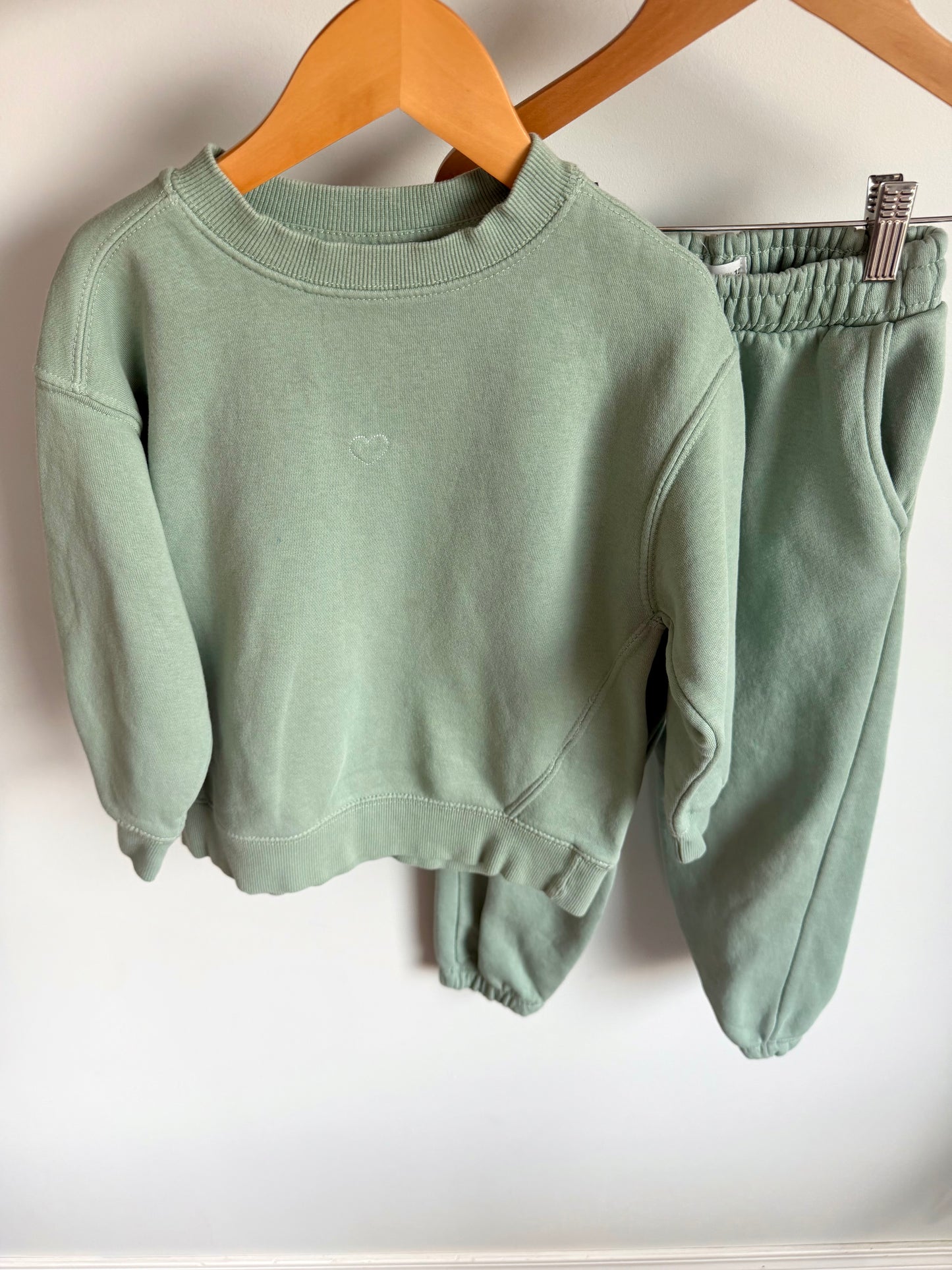 Zara Muted Sage Heart Sweater + Sweatpants Set (PLAY) / 6-7 years
