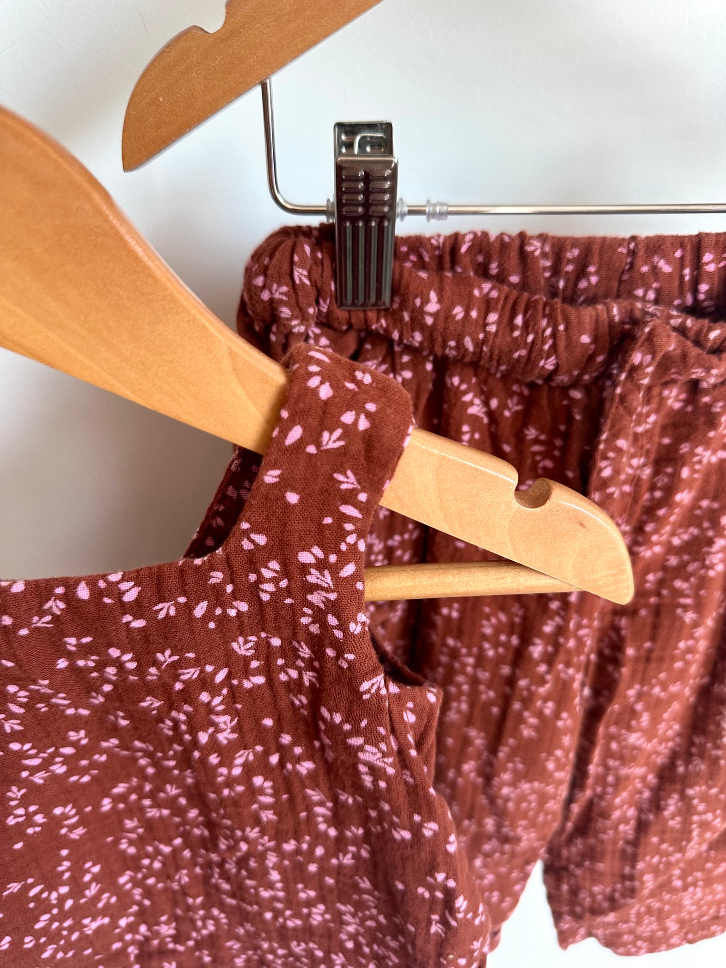 Gap Crimson Petals Tank + Pants Set / 12-18m