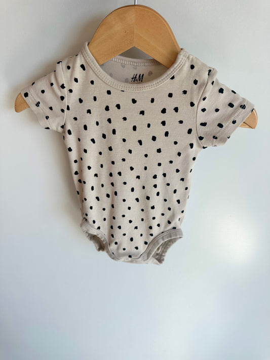H&M Organic Cotton Tan Speckled Short Sleeve Bodysuit / 4-6m