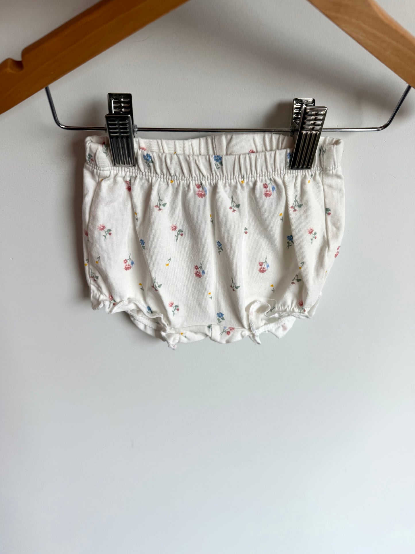 H&M Floral White Bubble Shorts / 2-4m