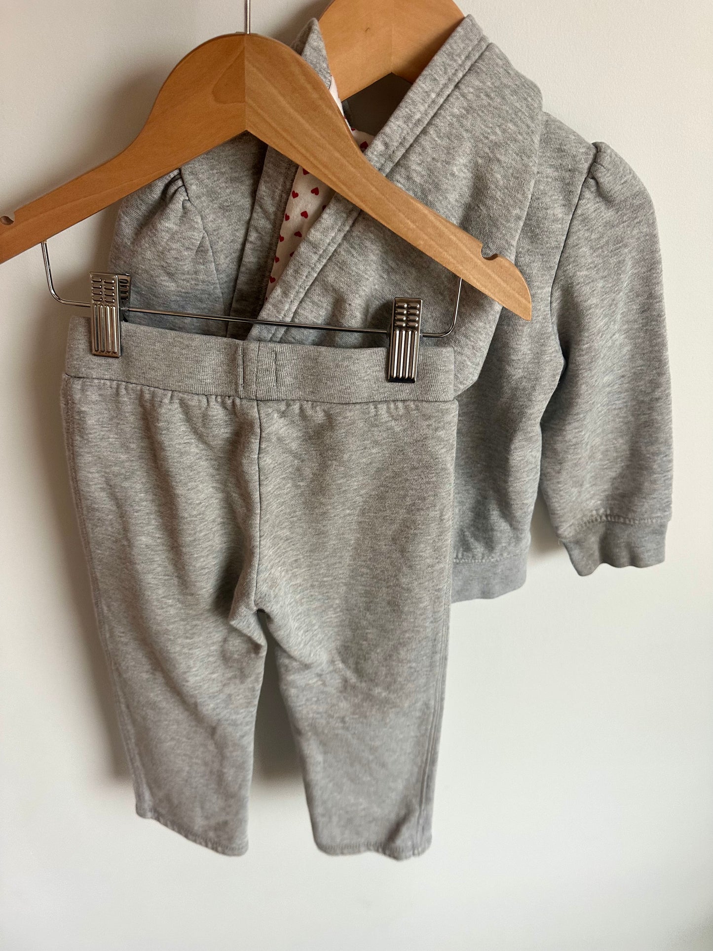 Gap Grey Heart Hoodie + Pants Set (PLAY)/ 3T