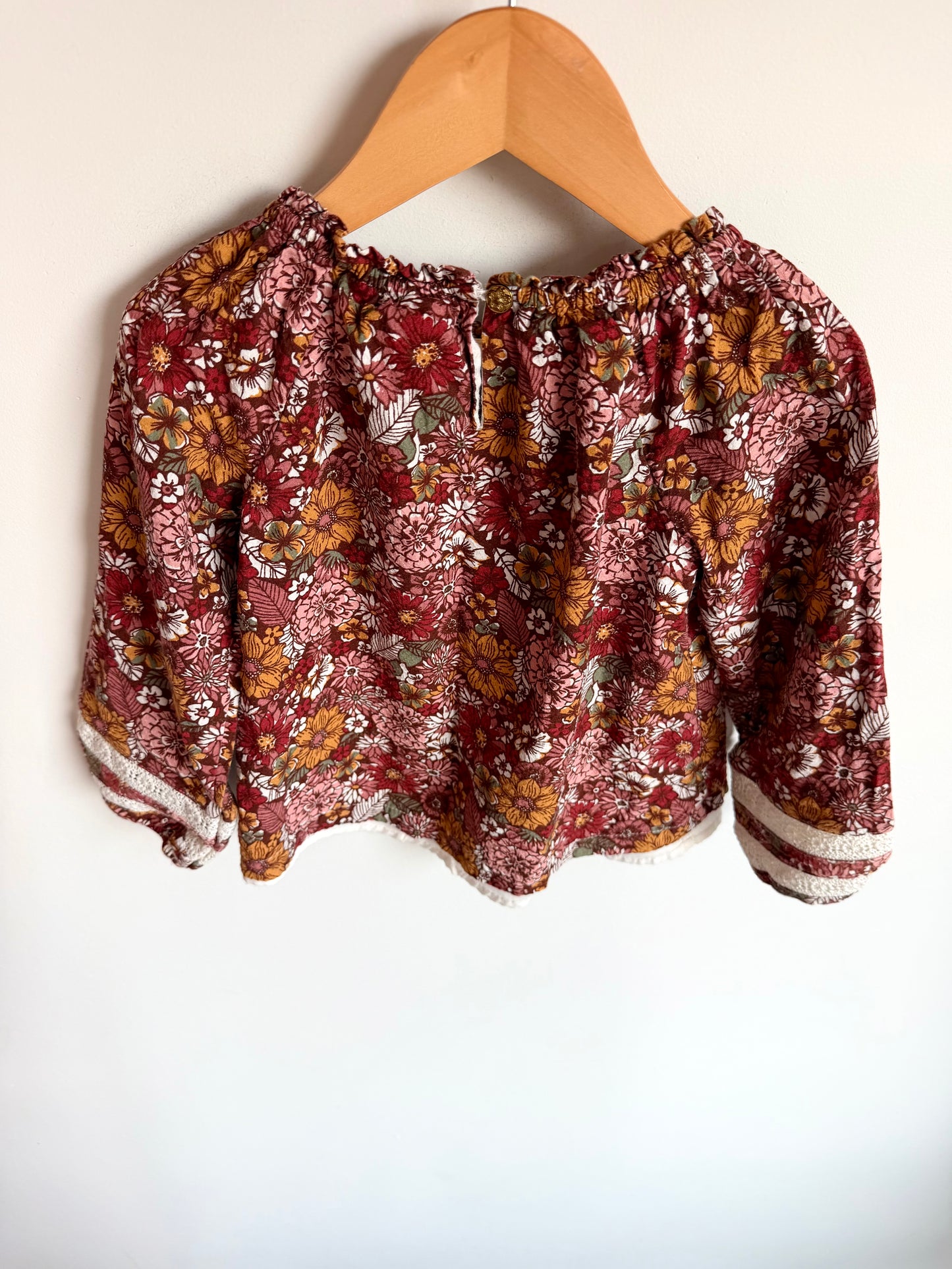 Lace Sleeve Detail Floral Top / 3-4T